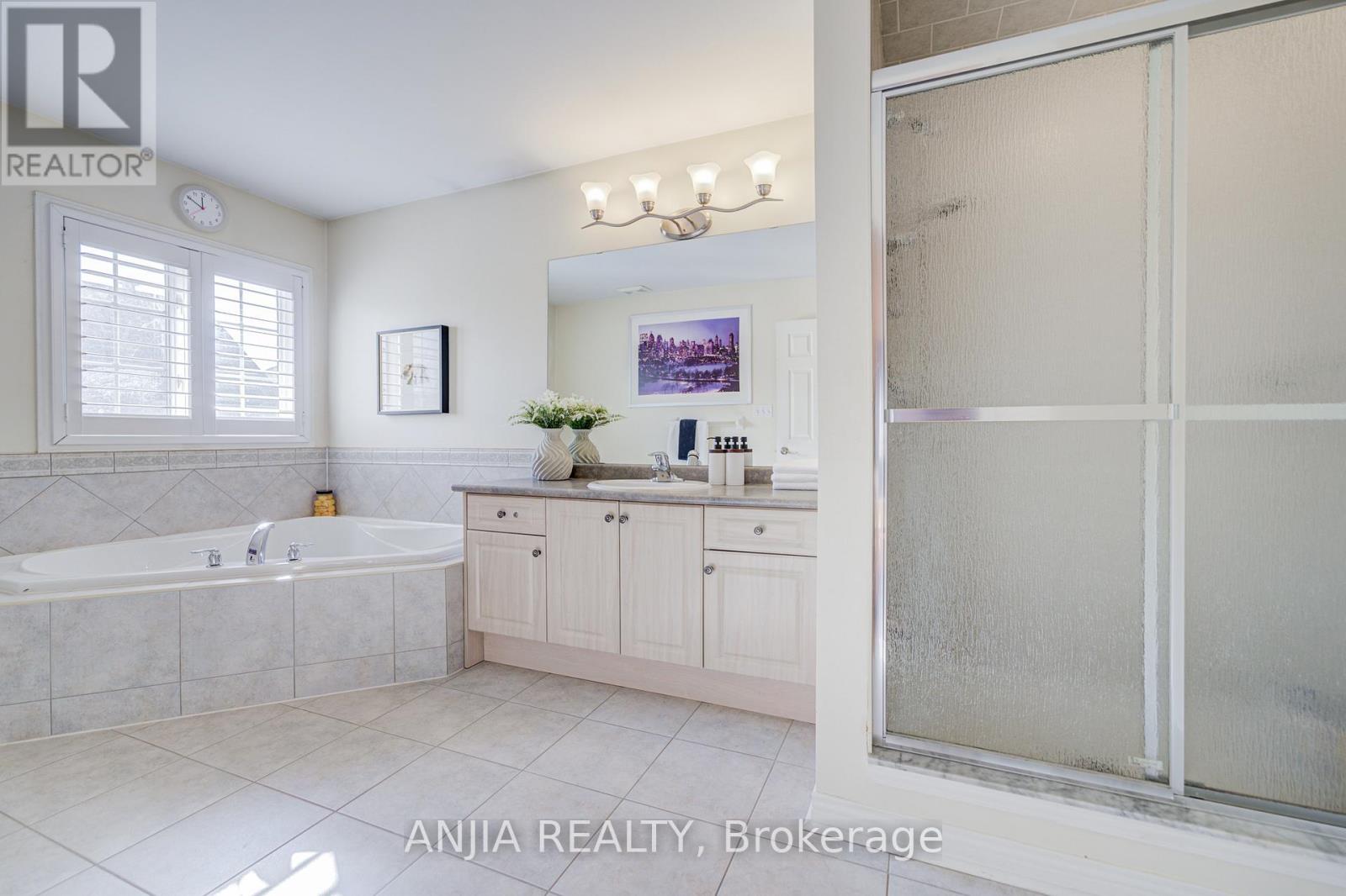 27 Larcastle Avenue, Markham, Ontario  L6C 0A9 - Photo 32 - N12566226