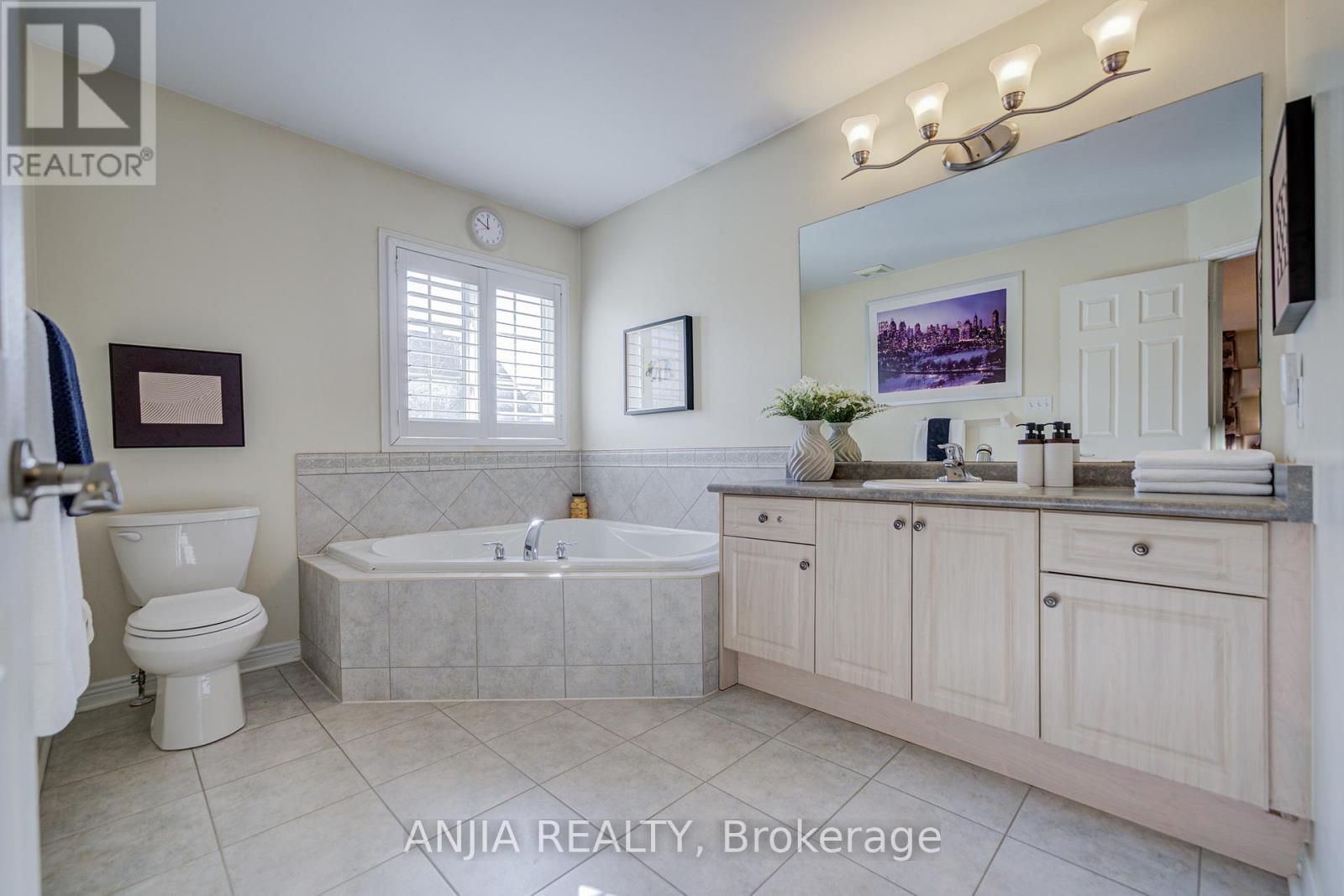 27 Larcastle Avenue, Markham, Ontario  L6C 0A9 - Photo 33 - N12566226