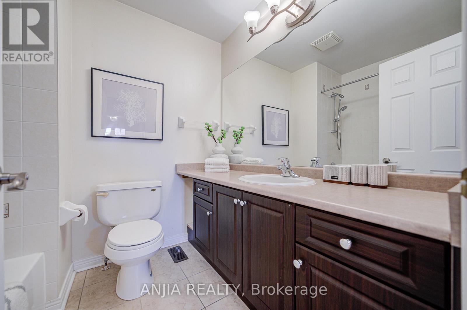 27 Larcastle Avenue, Markham, Ontario  L6C 0A9 - Photo 36 - N12566226