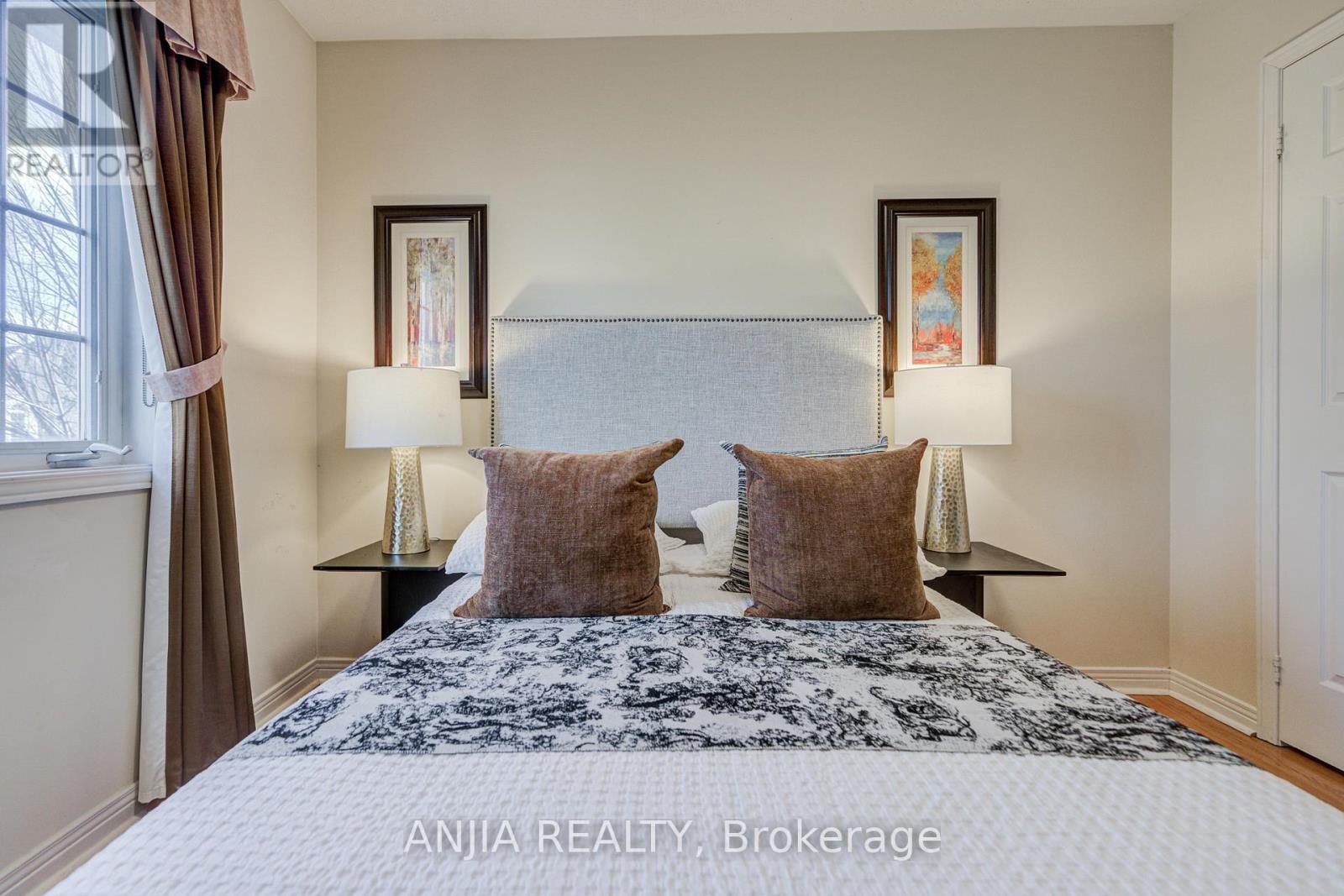 27 Larcastle Avenue, Markham, Ontario  L6C 0A9 - Photo 39 - N12566226