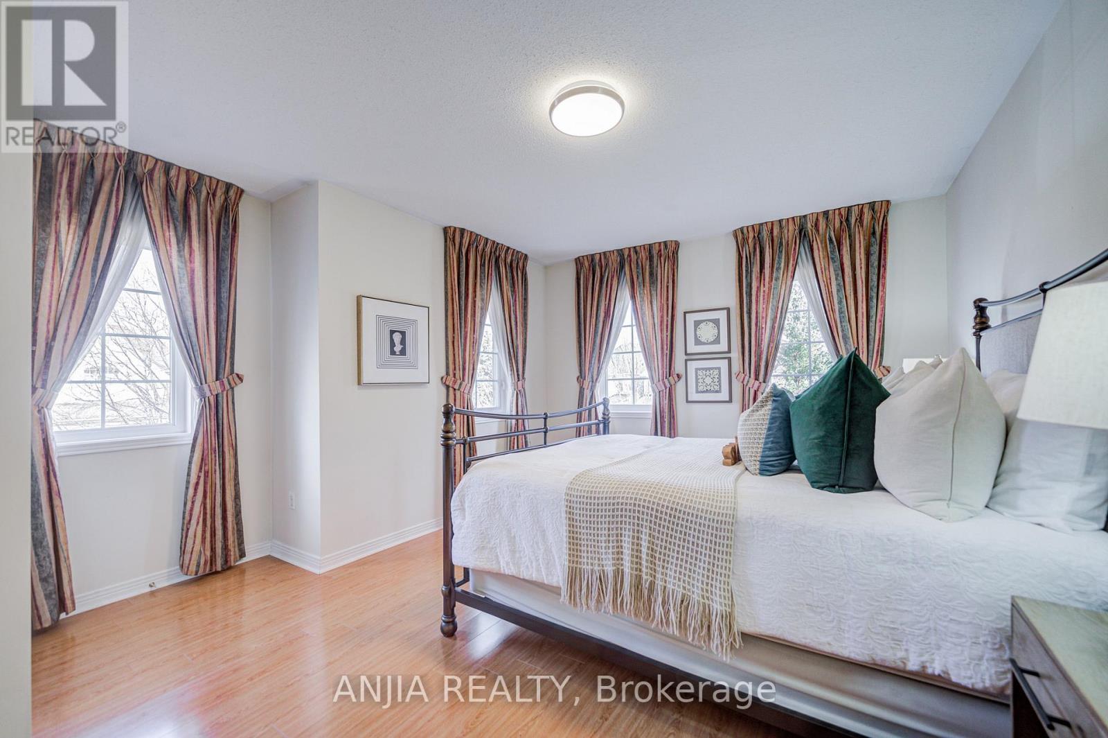 27 Larcastle Avenue, Markham, Ontario  L6C 0A9 - Photo 41 - N12566226