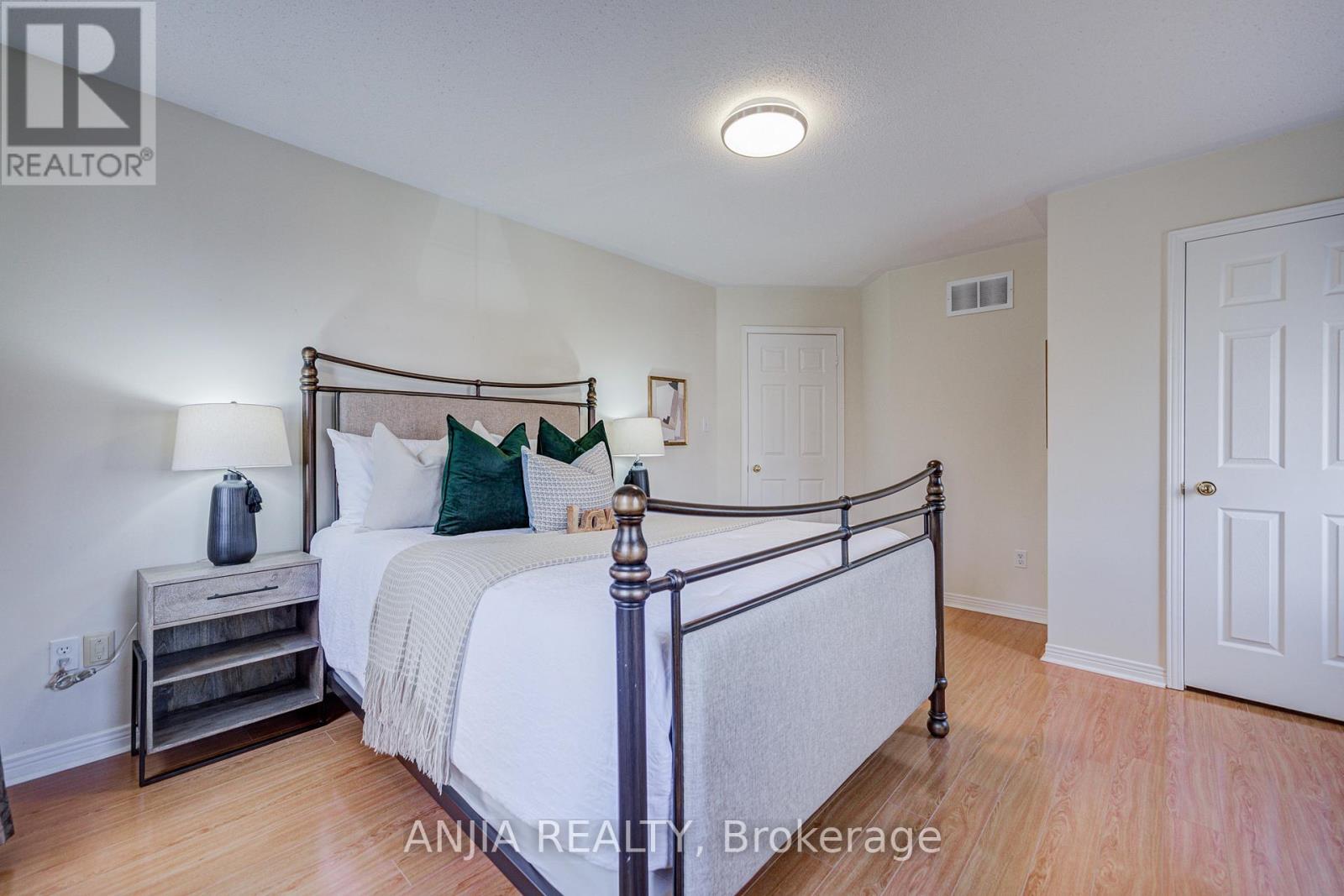 27 Larcastle Avenue, Markham, Ontario  L6C 0A9 - Photo 43 - N12566226