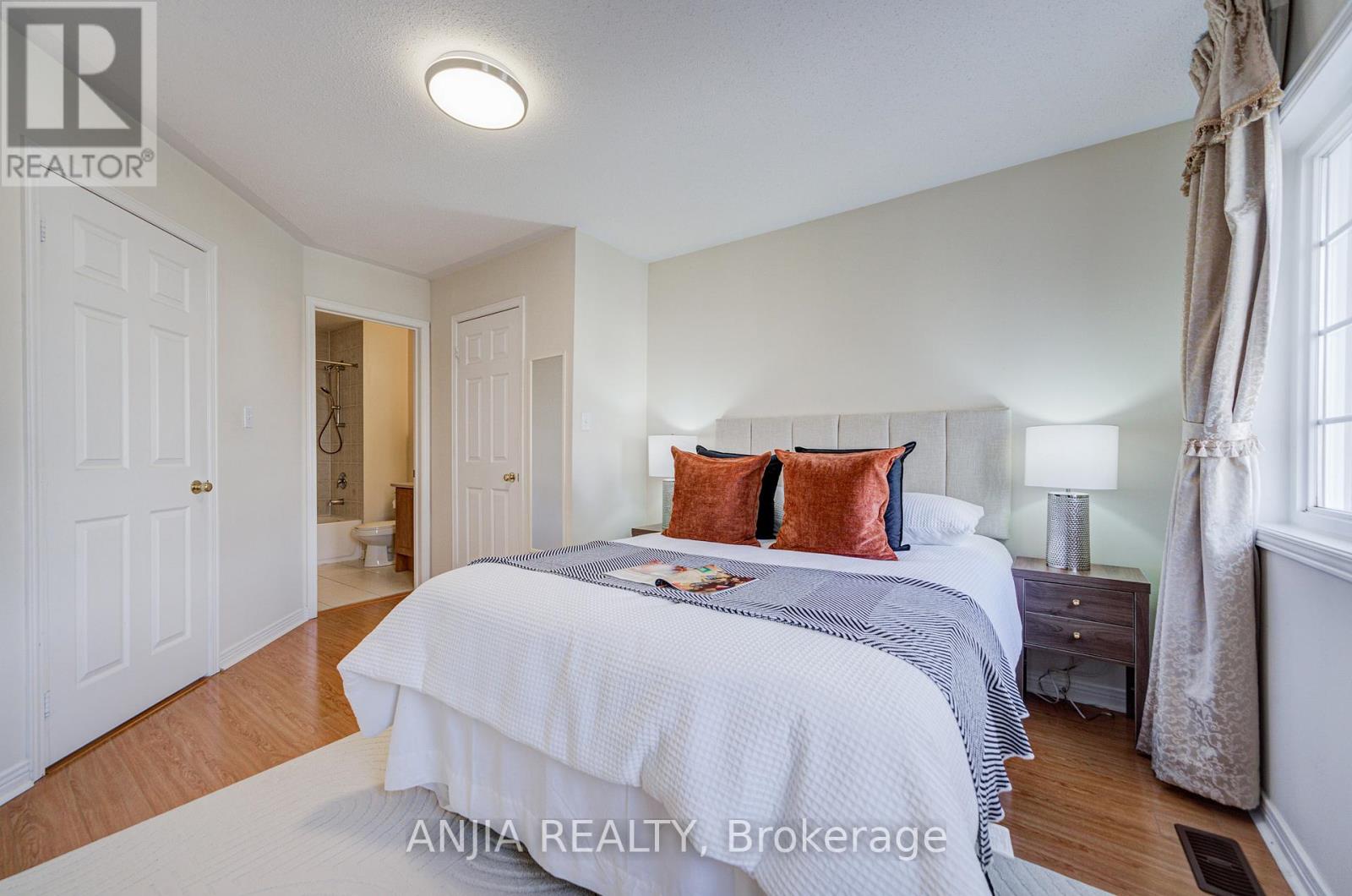 27 Larcastle Avenue, Markham, Ontario  L6C 0A9 - Photo 44 - N12566226