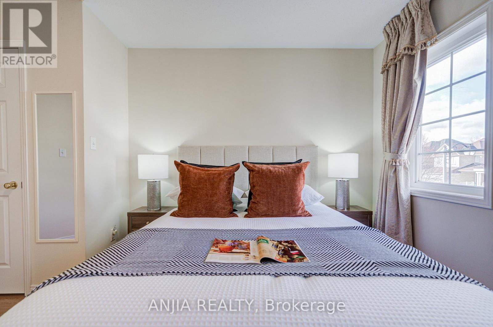 27 Larcastle Avenue, Markham, Ontario  L6C 0A9 - Photo 45 - N12566226