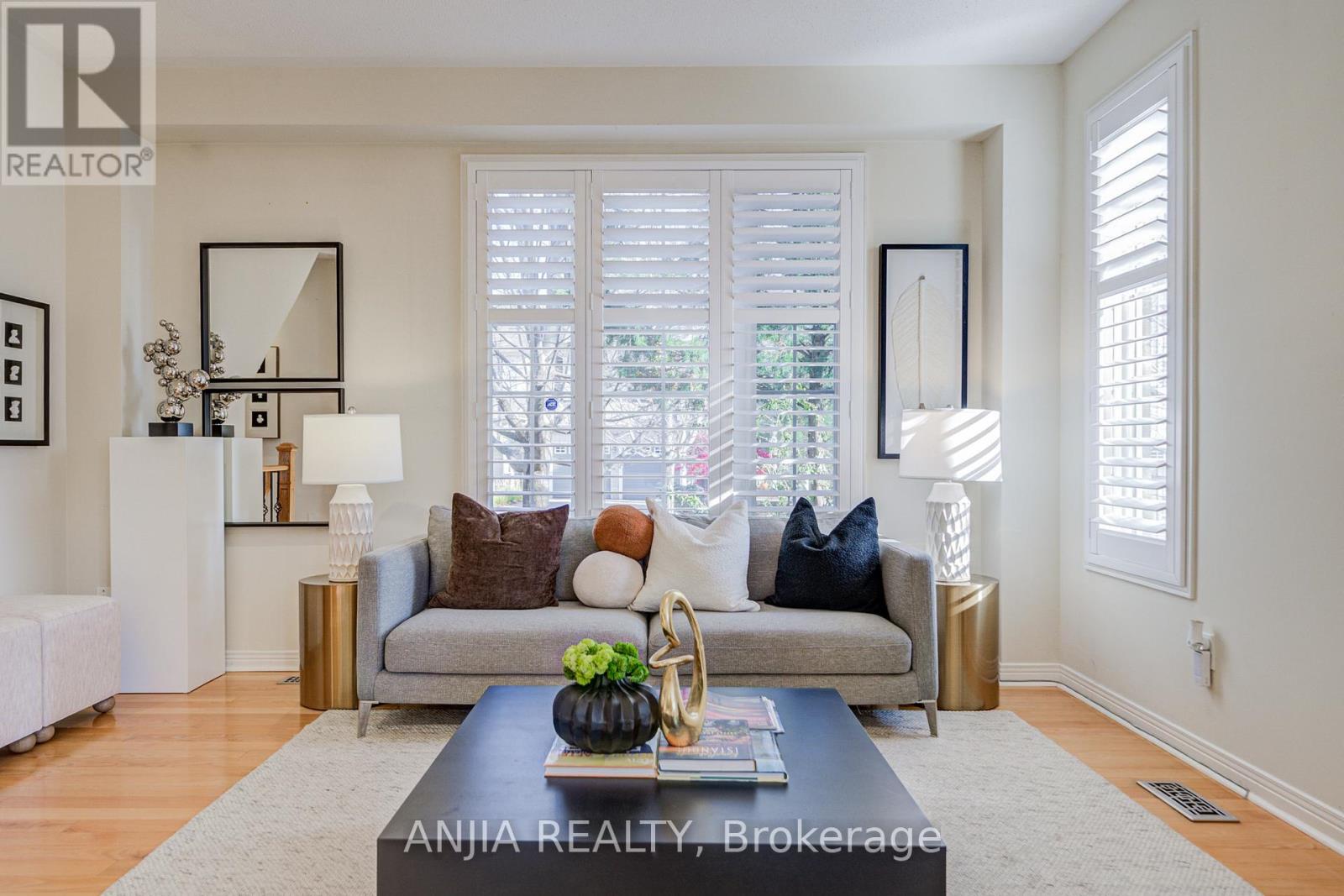 27 Larcastle Avenue, Markham, Ontario  L6C 0A9 - Photo 9 - N12566226