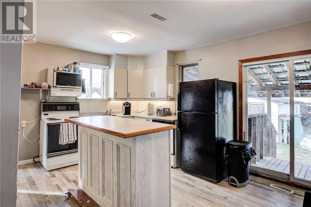 85 Elm Crescent, Levack, Ontario  P0M 2C0 - Photo 4 - 2125737