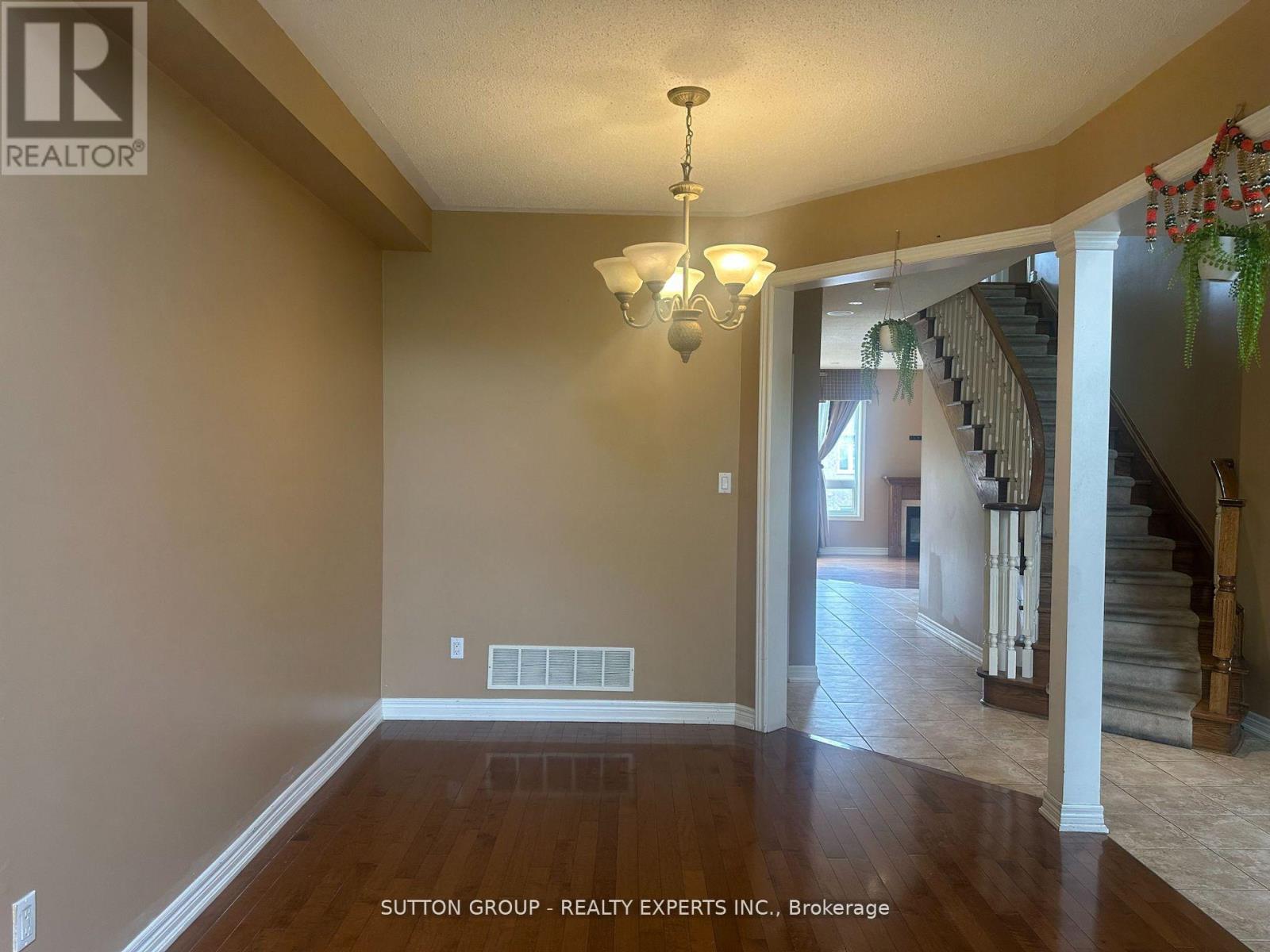 5 Sea Lion Road, Brampton, Ontario  L6V 4P8 - Photo 2 - W12565964