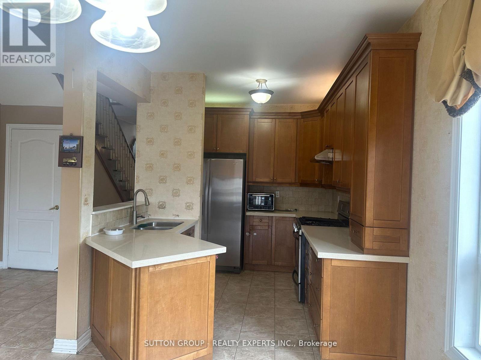 5 Sea Lion Road, Brampton, Ontario  L6V 4P8 - Photo 4 - W12565964