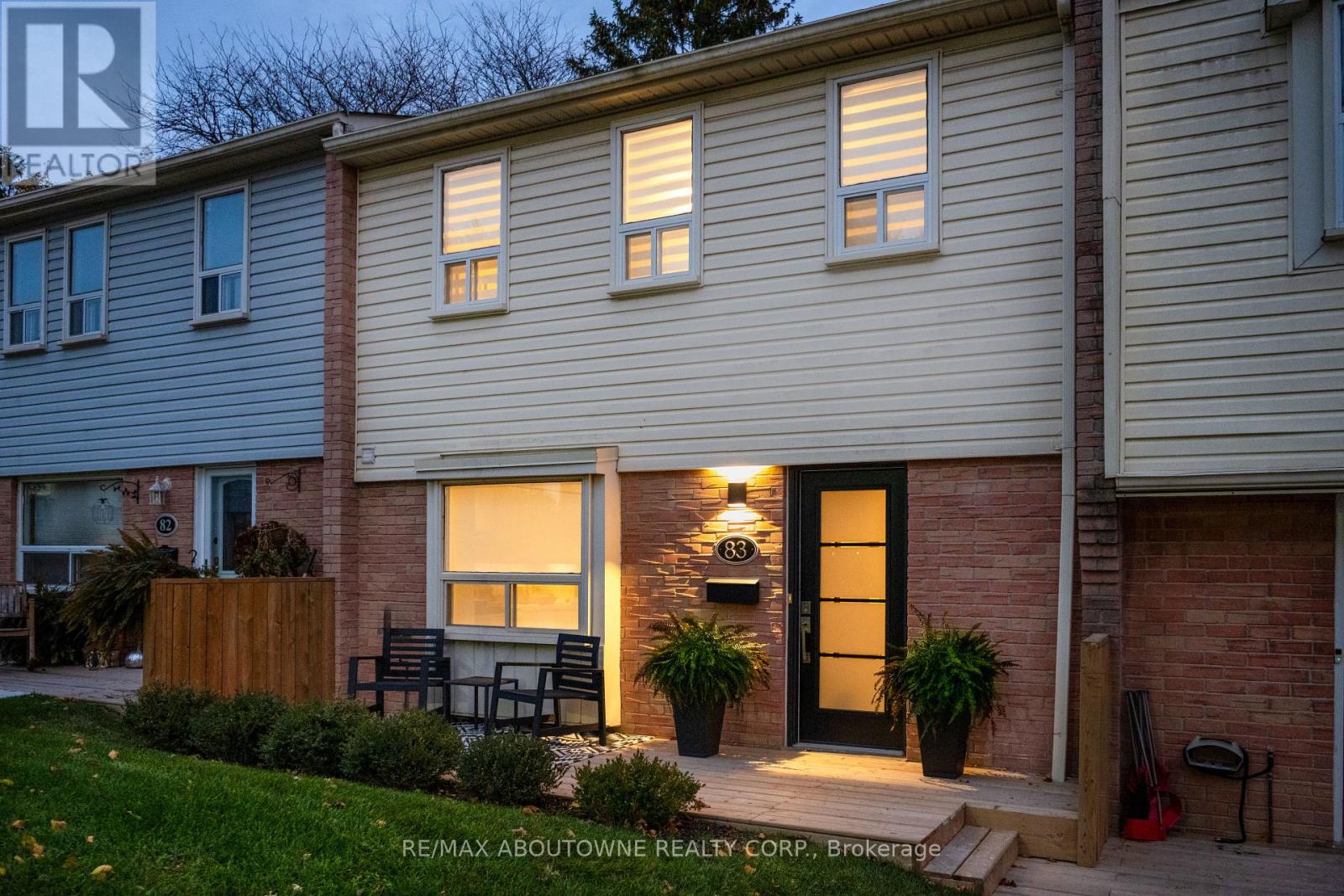 83 - 1055 Shawnmarr Road, Mississauga, Ontario  L5H 3V2 - Photo 2 - W12565968