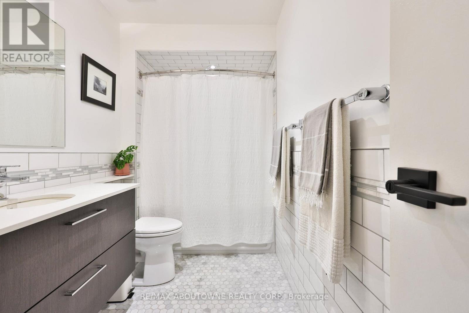 83 - 1055 Shawnmarr Road, Mississauga, Ontario  L5H 3V2 - Photo 27 - W12565968