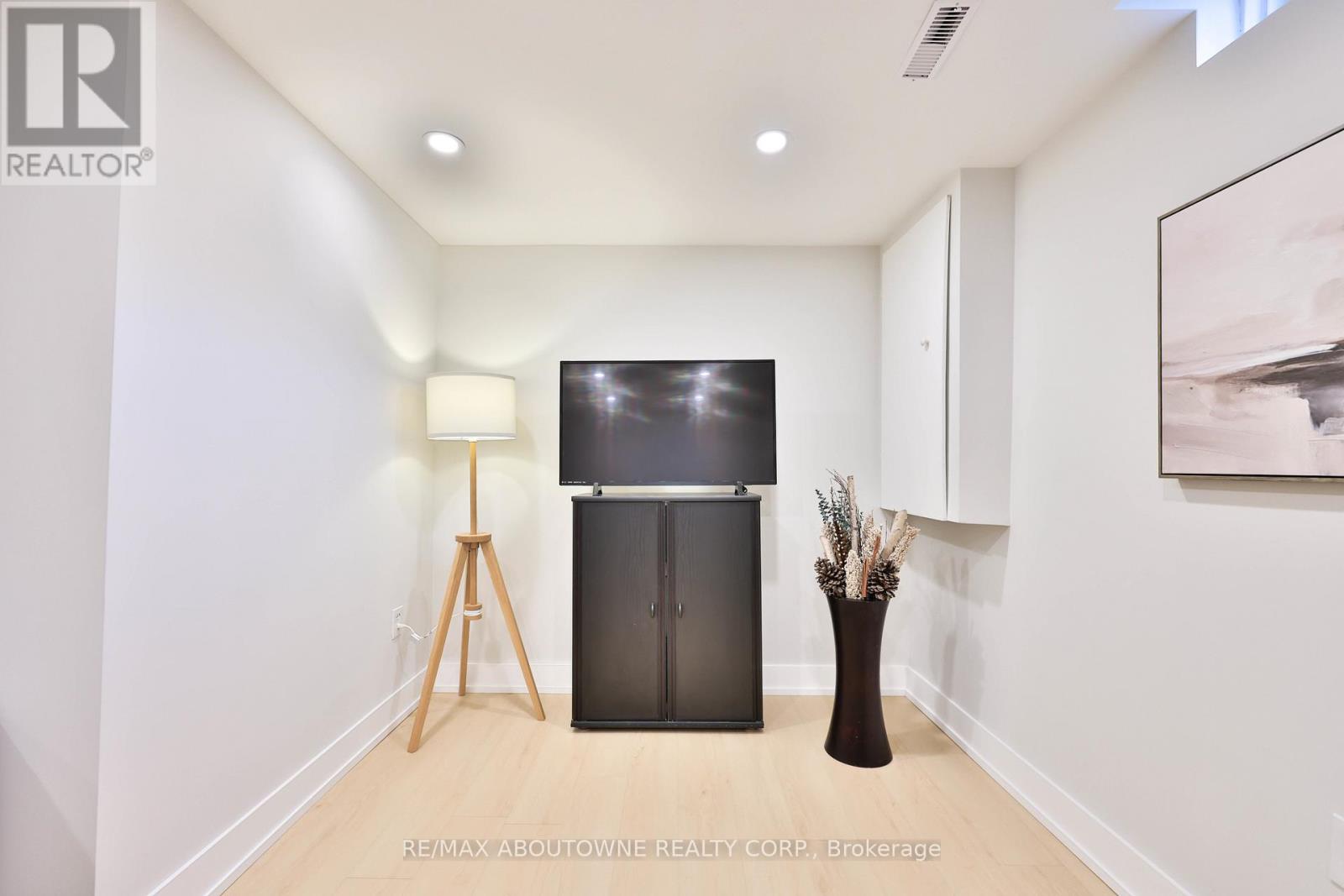 83 - 1055 Shawnmarr Road, Mississauga, Ontario  L5H 3V2 - Photo 34 - W12565968