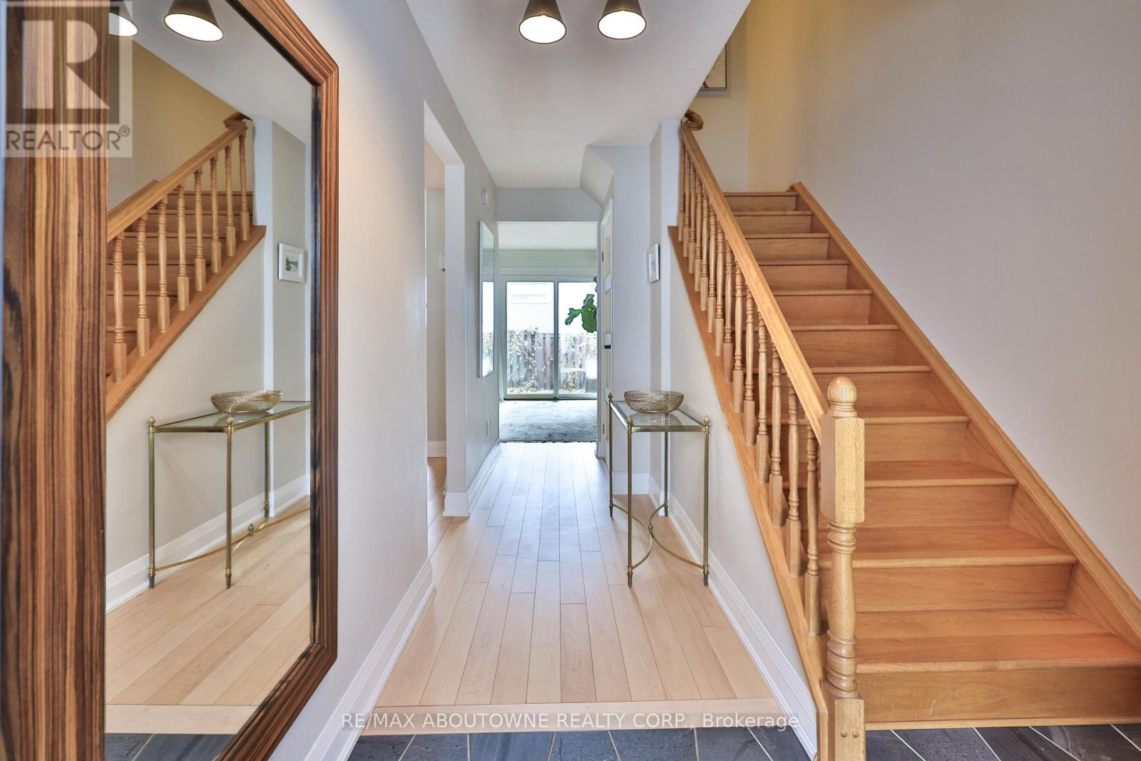 83 - 1055 Shawnmarr Road, Mississauga, Ontario  L5H 3V2 - Photo 4 - W12565968