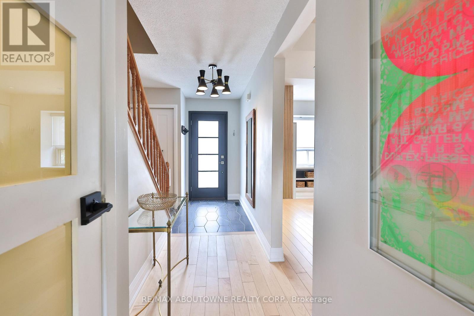 83 - 1055 Shawnmarr Road, Mississauga, Ontario  L5H 3V2 - Photo 5 - W12565968