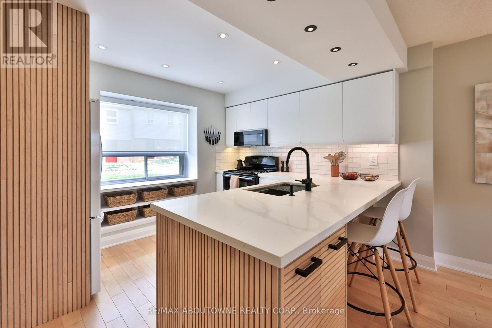 83 - 1055 Shawnmarr Road, Mississauga, Ontario  L5H 3V2 - Photo 7 - W12565968