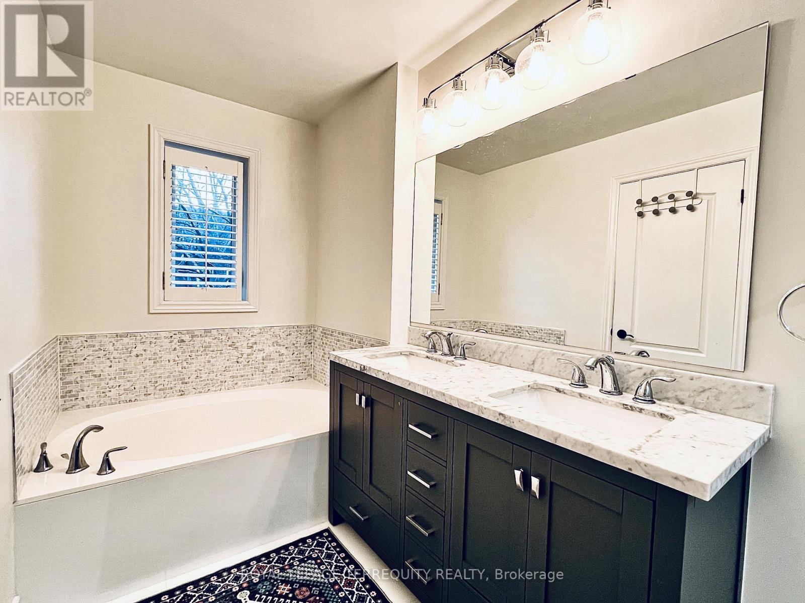 32b - 1084 Queen Street W, Mississauga, Ontario  L5H 4K4 - Photo 10 - W12565998