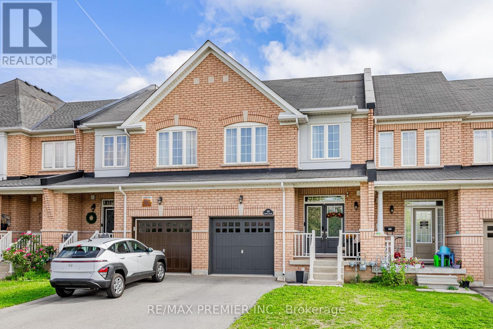 935 Transom Crescent, Milton, Ontario  L9T 8K4 - Photo 2 - W12566002