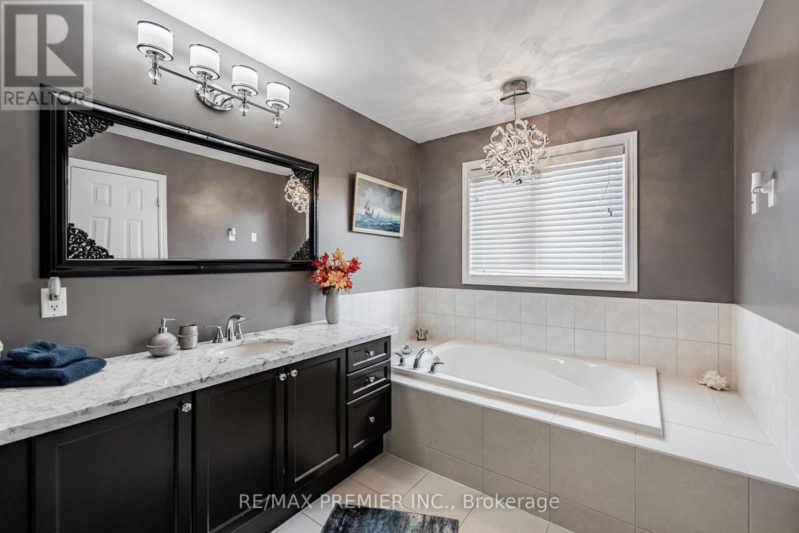 935 Transom Crescent, Milton, Ontario  L9T 8K4 - Photo 20 - W12566002