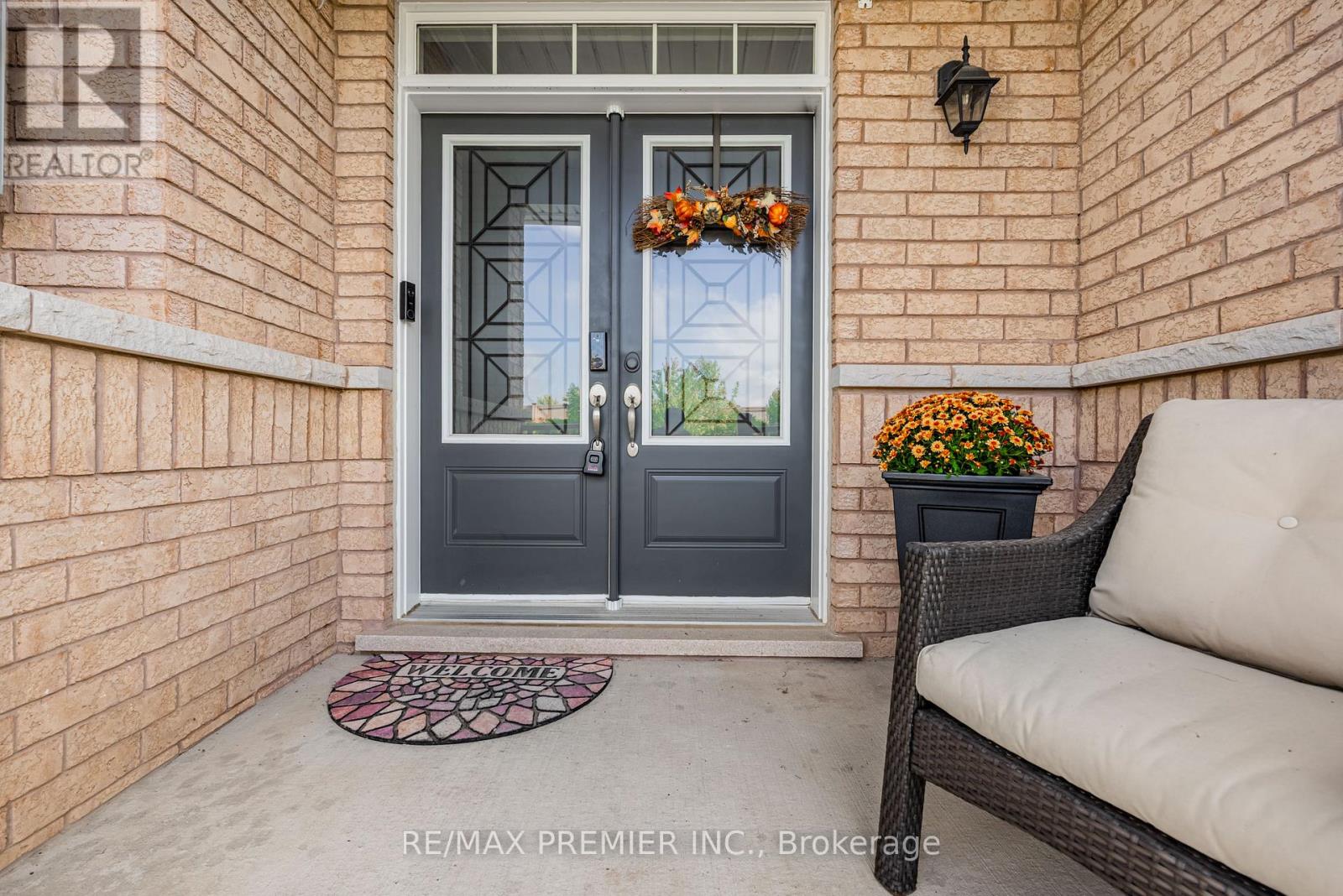 935 Transom Crescent, Milton, Ontario  L9T 8K4 - Photo 3 - W12566002