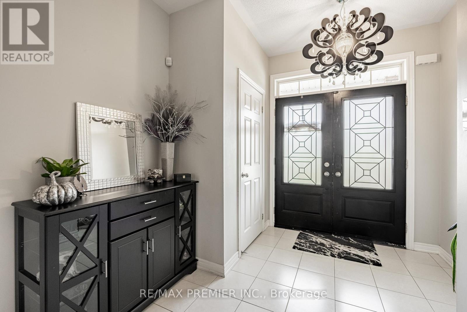 935 Transom Crescent, Milton, Ontario  L9T 8K4 - Photo 4 - W12566002