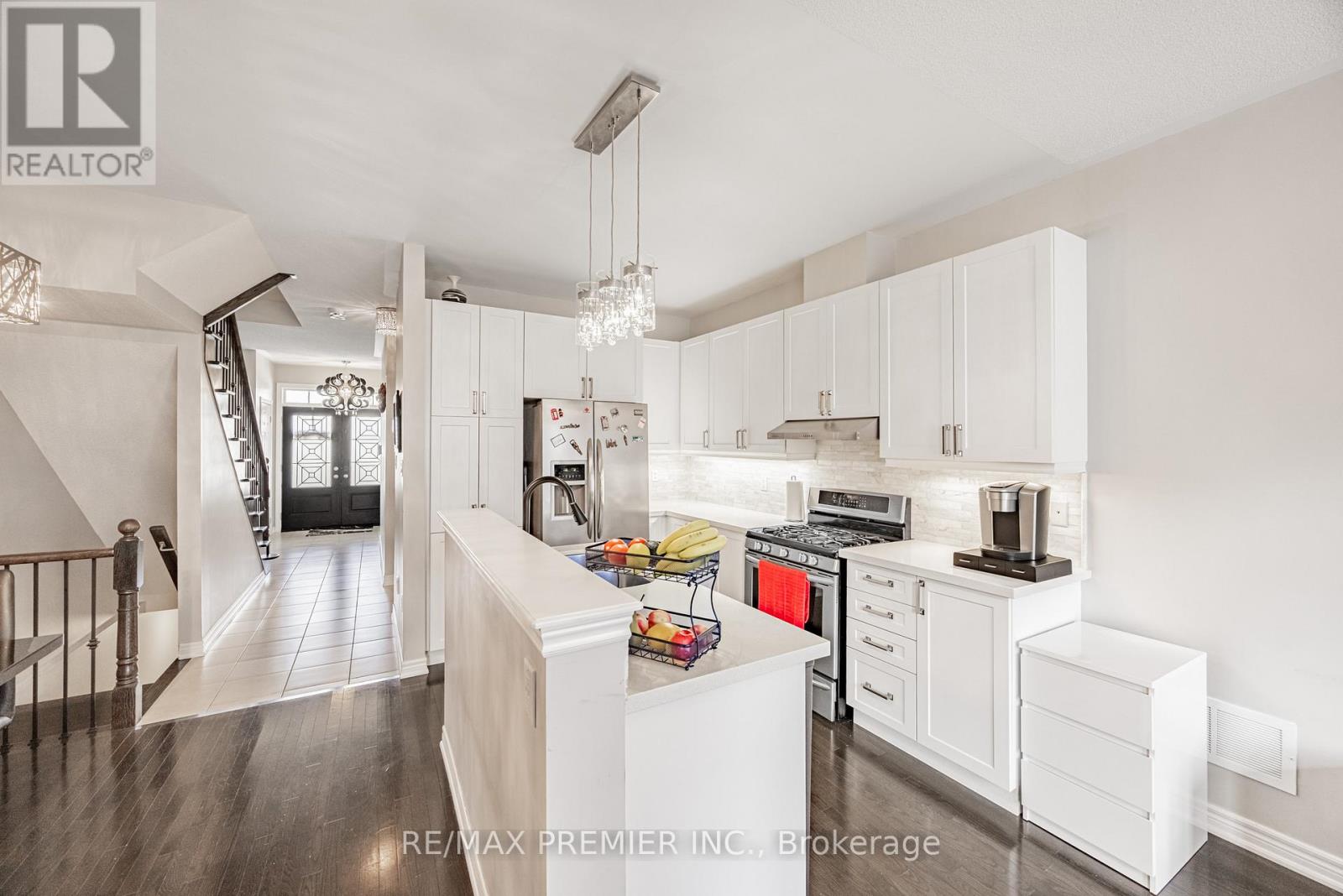 935 Transom Crescent, Milton, Ontario  L9T 8K4 - Photo 6 - W12566002