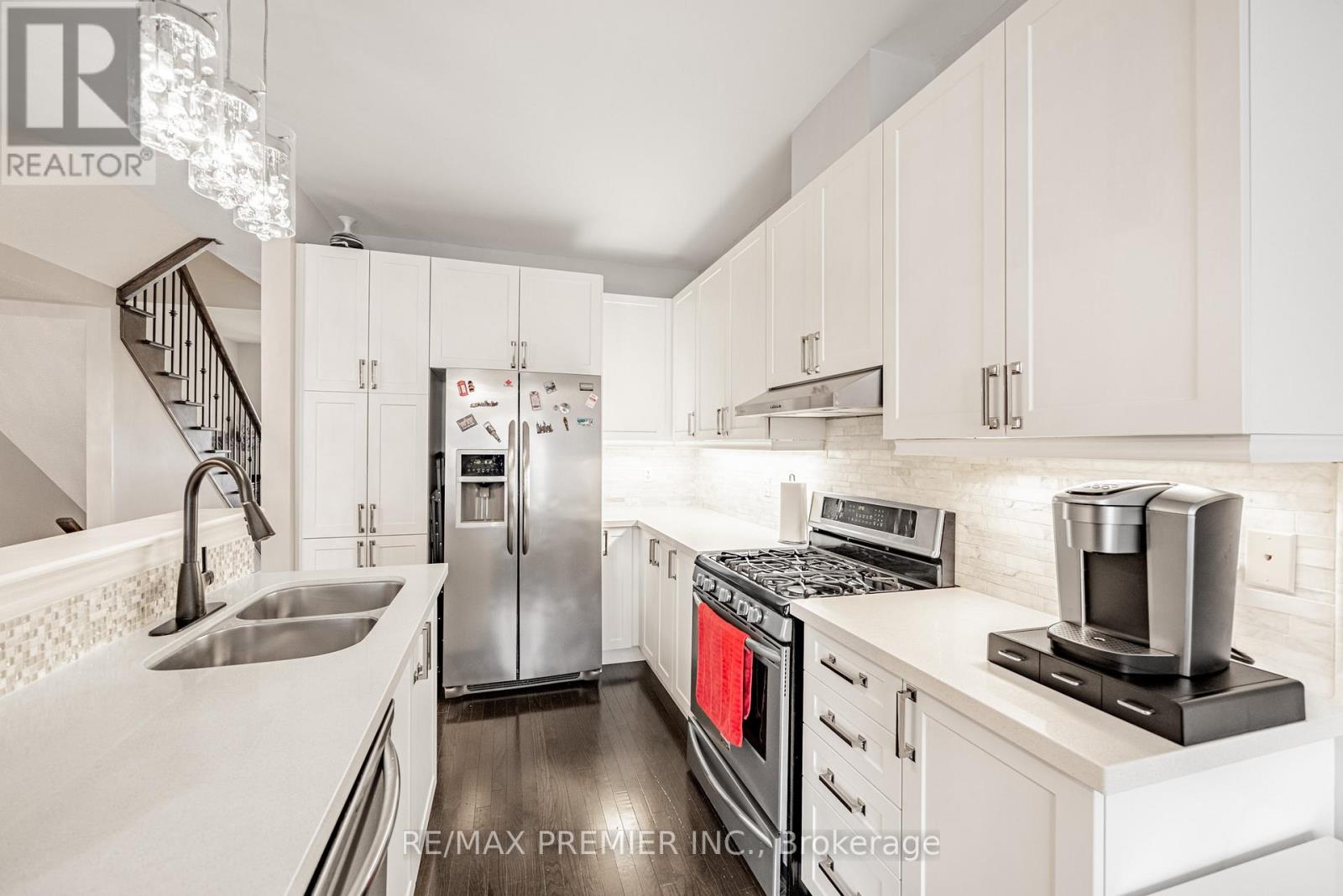 935 Transom Crescent, Milton, Ontario  L9T 8K4 - Photo 7 - W12566002