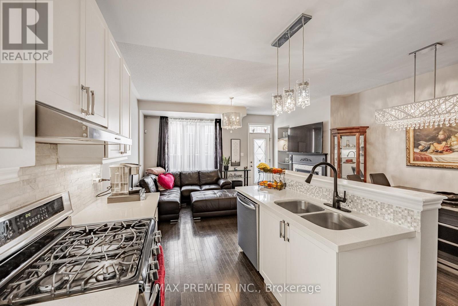 935 Transom Crescent, Milton, Ontario  L9T 8K4 - Photo 9 - W12566002