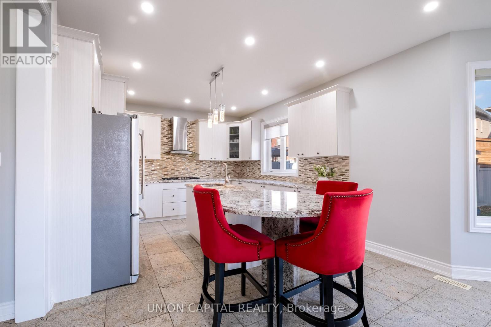 67 Royal West Drive, Brampton, Ontario  L6X 0Z8 - Photo 11 - W12566006