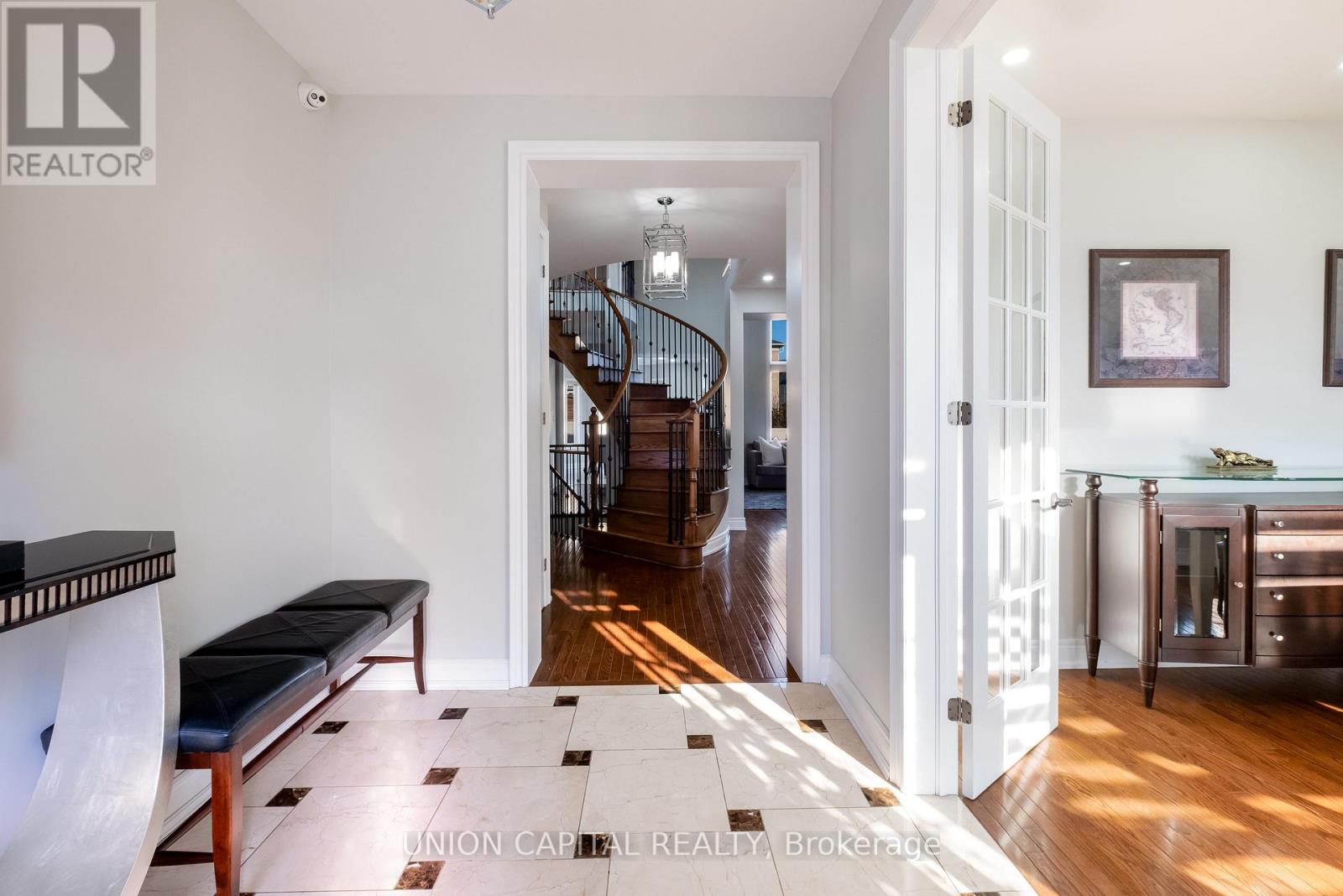 67 Royal West Drive, Brampton, Ontario  L6X 0Z8 - Photo 4 - W12566006