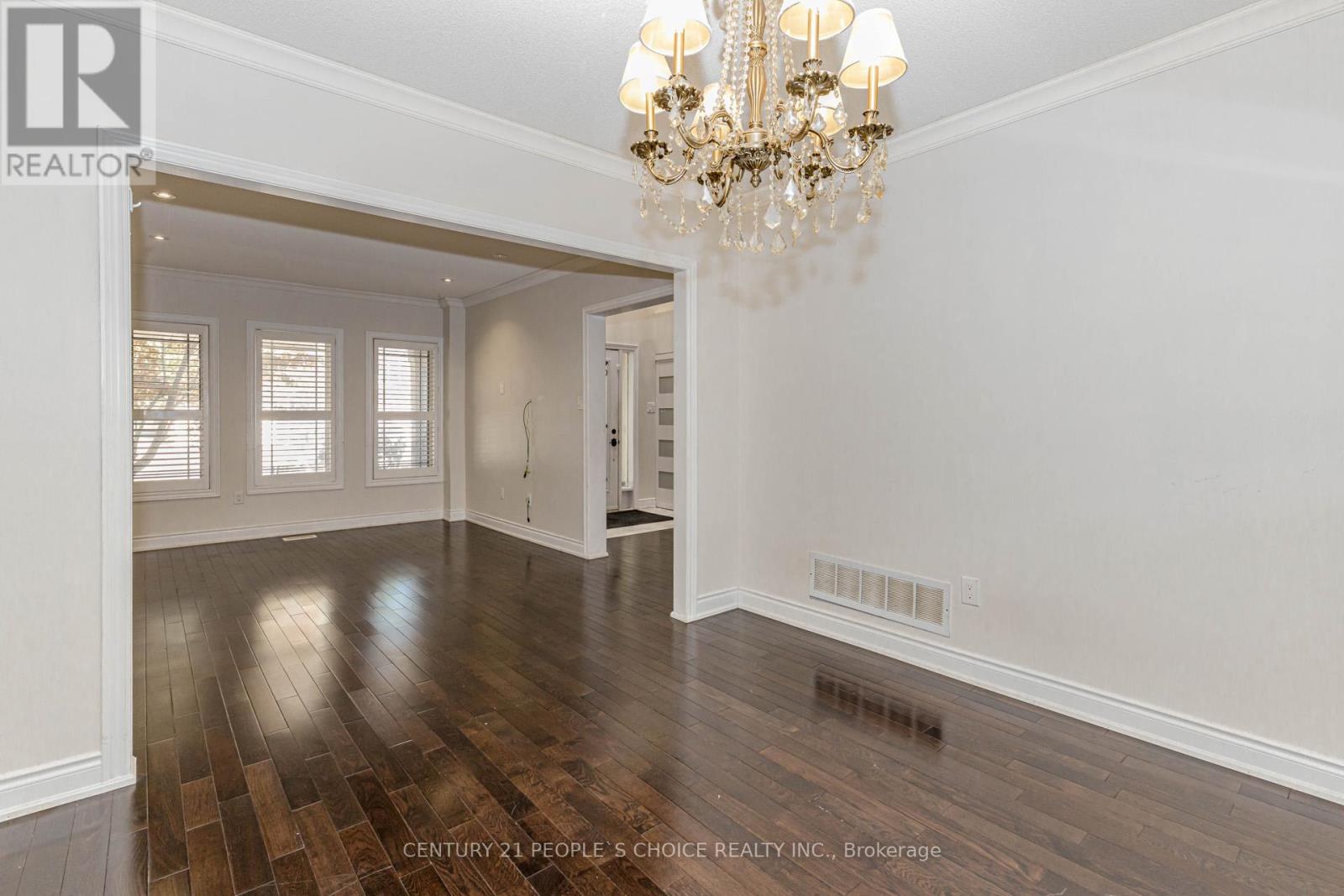 897 Bancroft Drive, Mississauga, Ontario  L5V 1X7 - Photo 10 - W12566020