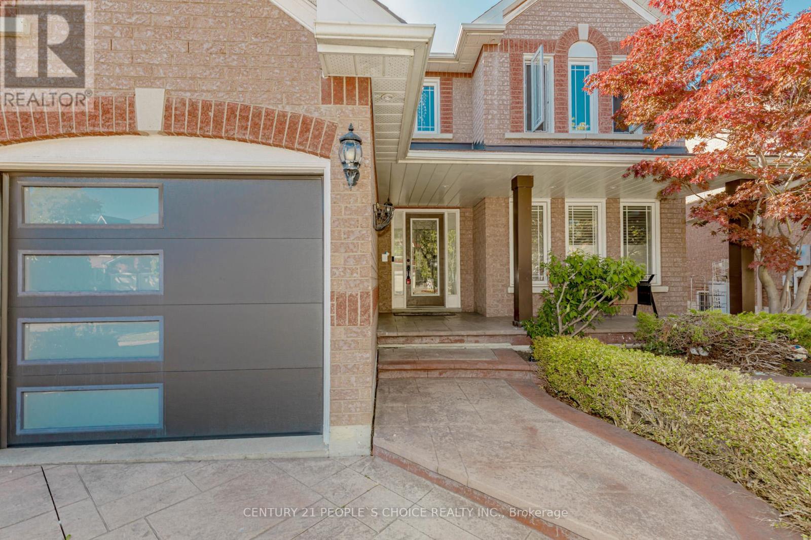 897 Bancroft Drive, Mississauga, Ontario  L5V 1X7 - Photo 2 - W12566020