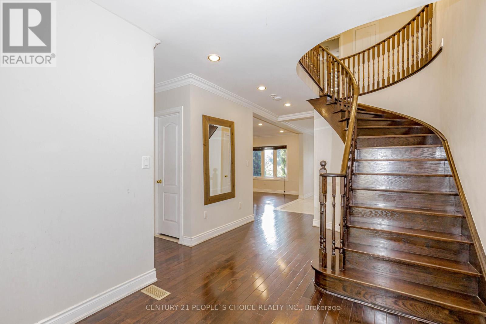 897 Bancroft Drive, Mississauga, Ontario  L5V 1X7 - Photo 22 - W12566020