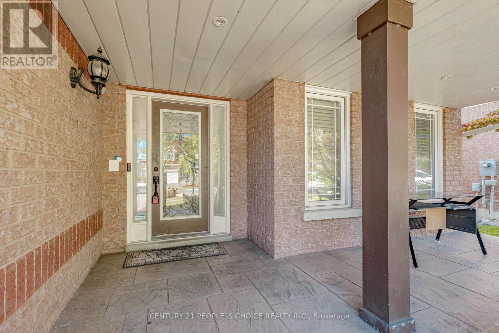 897 Bancroft Drive, Mississauga, Ontario  L5V 1X7 - Photo 3 - W12566020