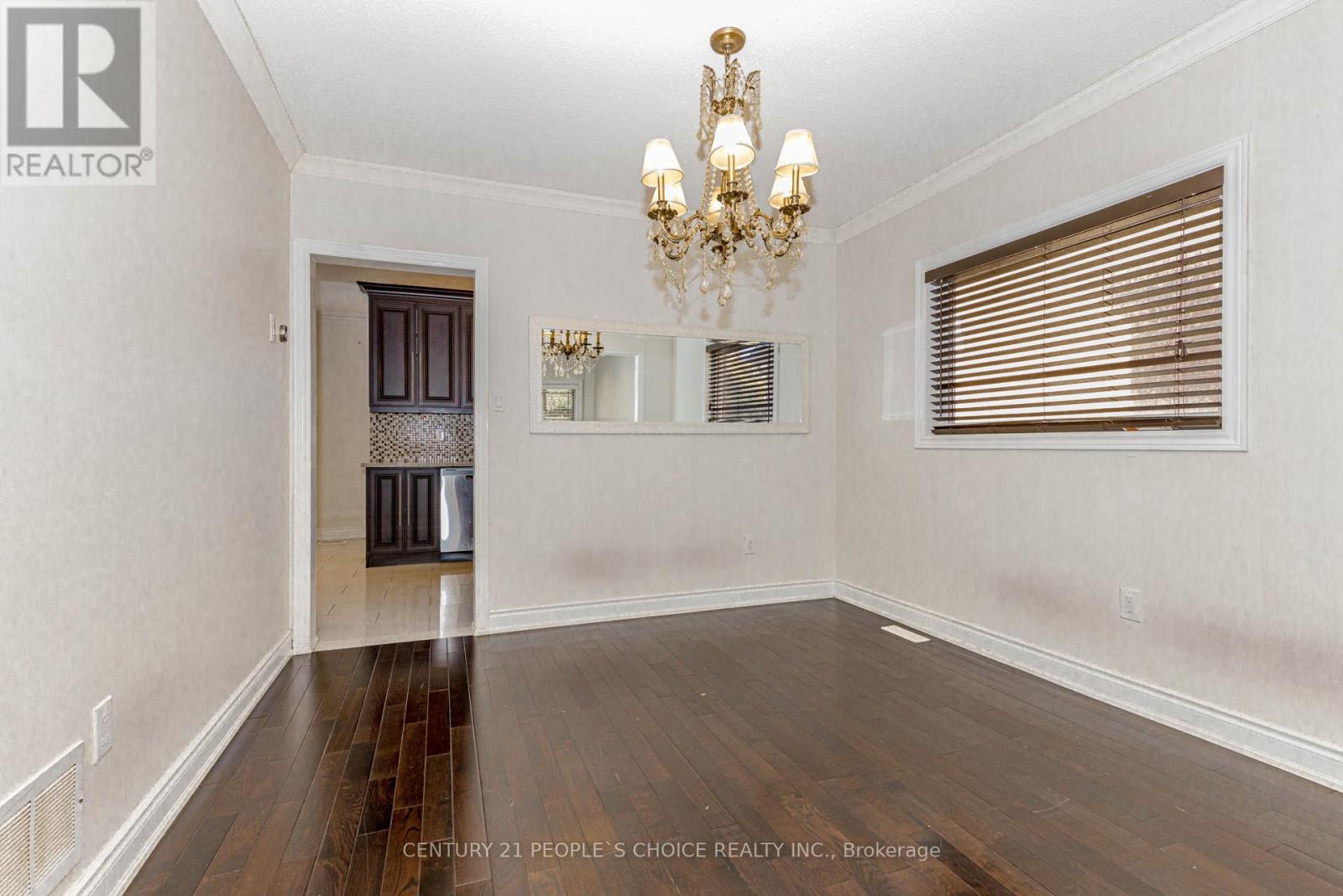 897 Bancroft Drive, Mississauga, Ontario  L5V 1X7 - Photo 8 - W12566020