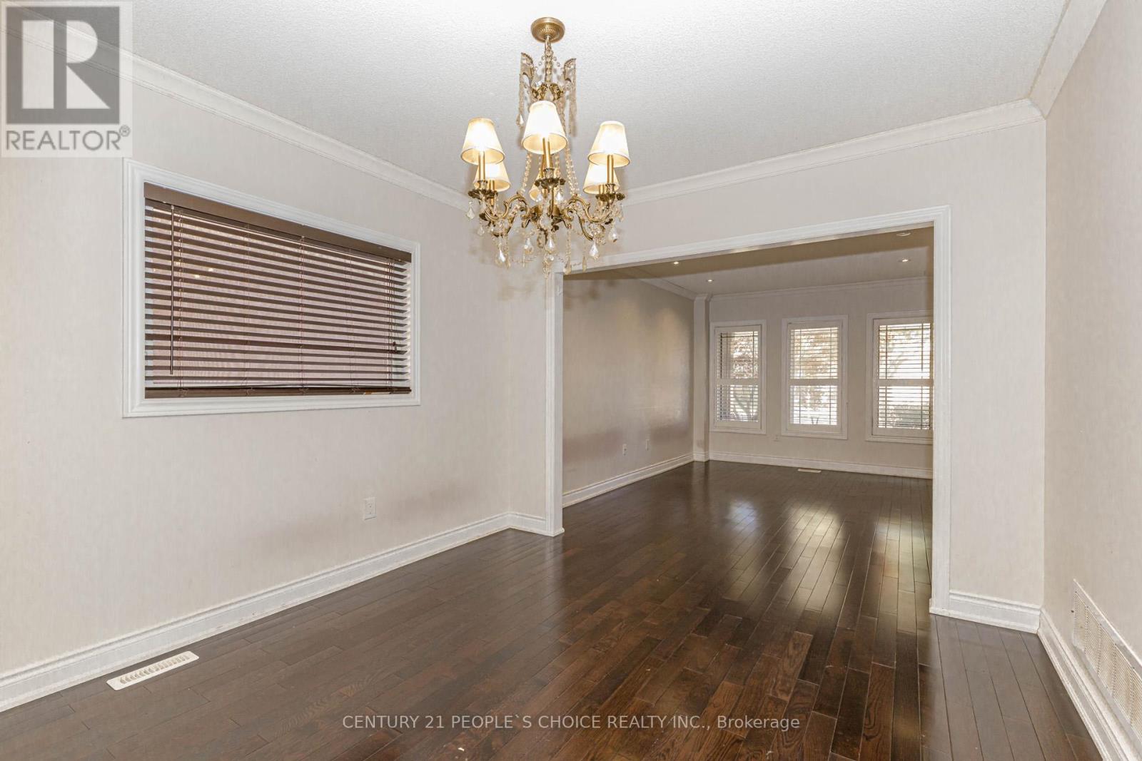 897 Bancroft Drive, Mississauga, Ontario  L5V 1X7 - Photo 9 - W12566020