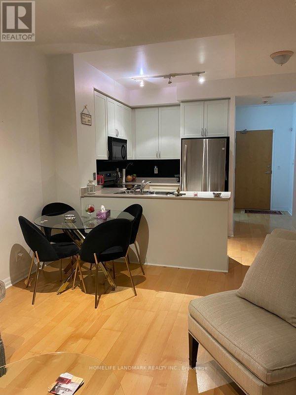 1703 - 3939 Duke Of York Boulevard, Mississauga, Ontario  L5B 4N2 - Photo 4 - W12566026