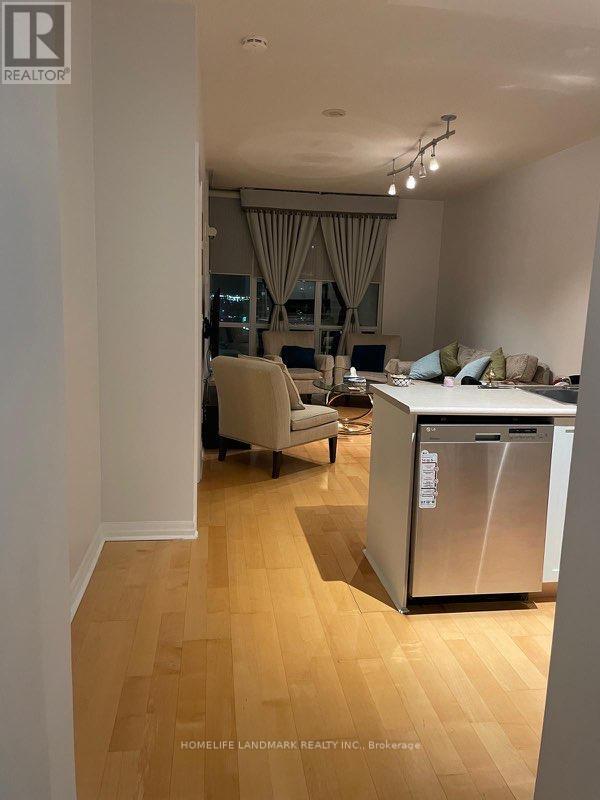 1703 - 3939 Duke Of York Boulevard, Mississauga, Ontario  L5B 4N2 - Photo 5 - W12566026