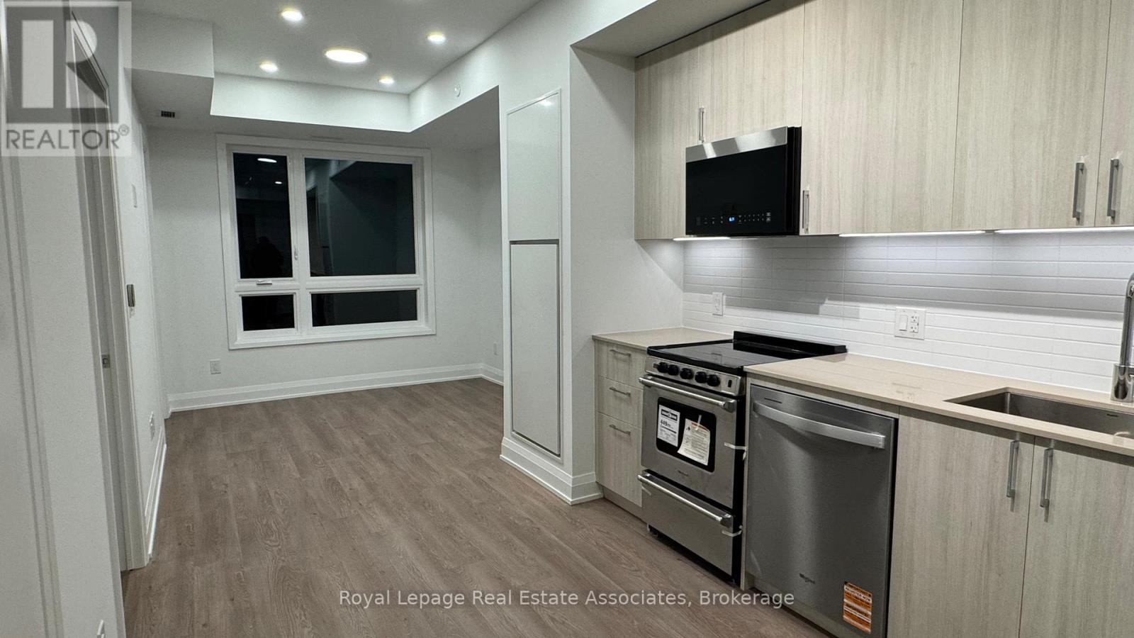 406 - 3250 Carding Mill Trail, Oakville, Ontario  L6M 1L3 - Photo 3 - W12566046