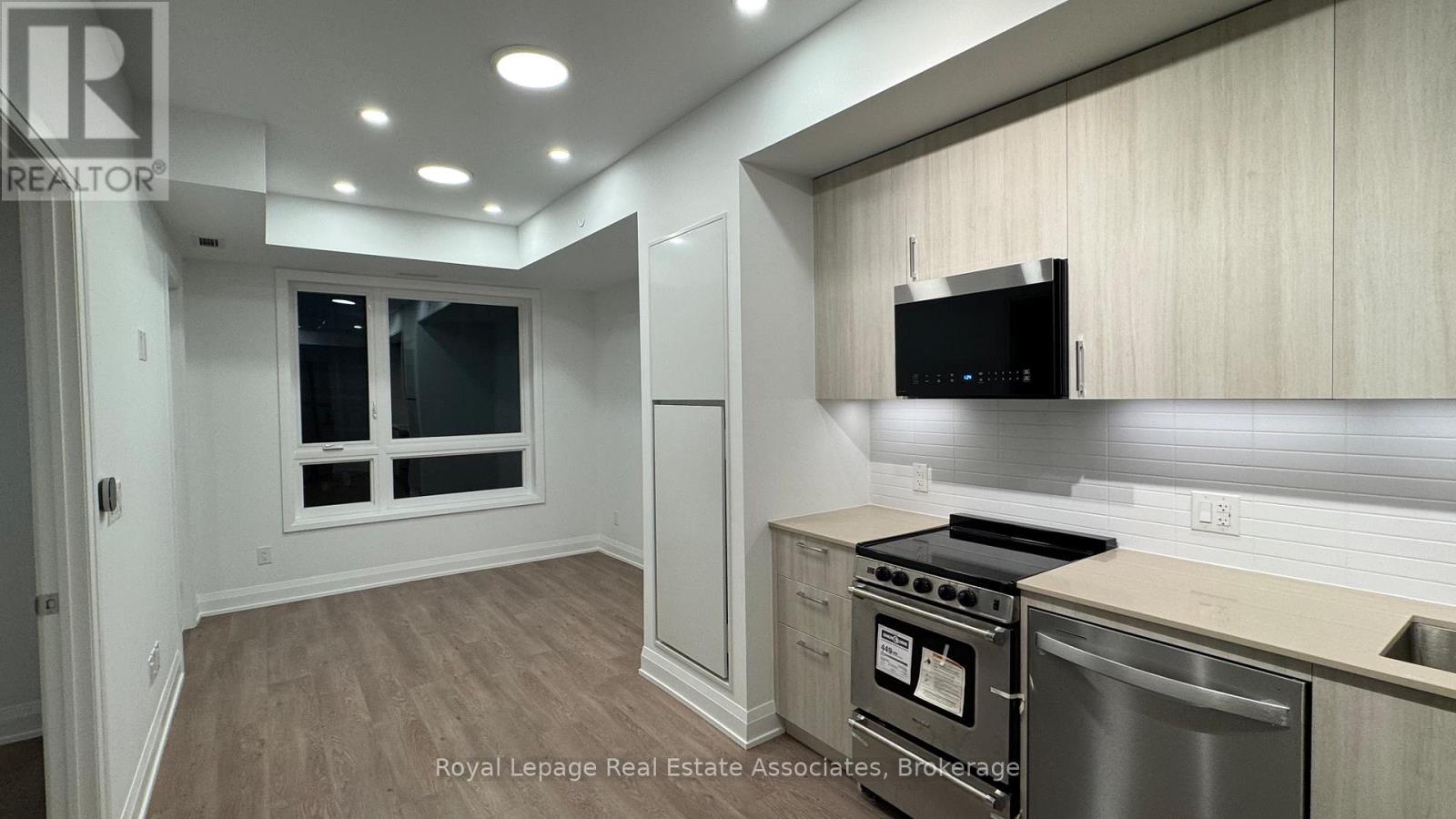 406 - 3250 Carding Mill Trail, Oakville, Ontario  L6M 1L3 - Photo 4 - W12566046