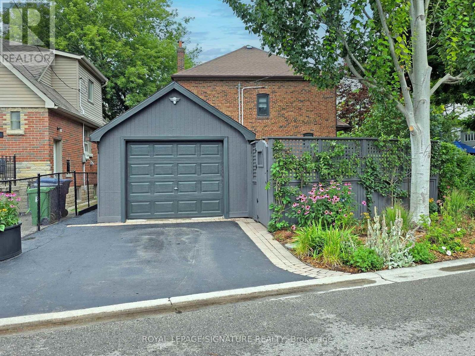 92 Alder Crescent, Toronto, Ontario  M8V 2H8 - Photo 32 - W12566092