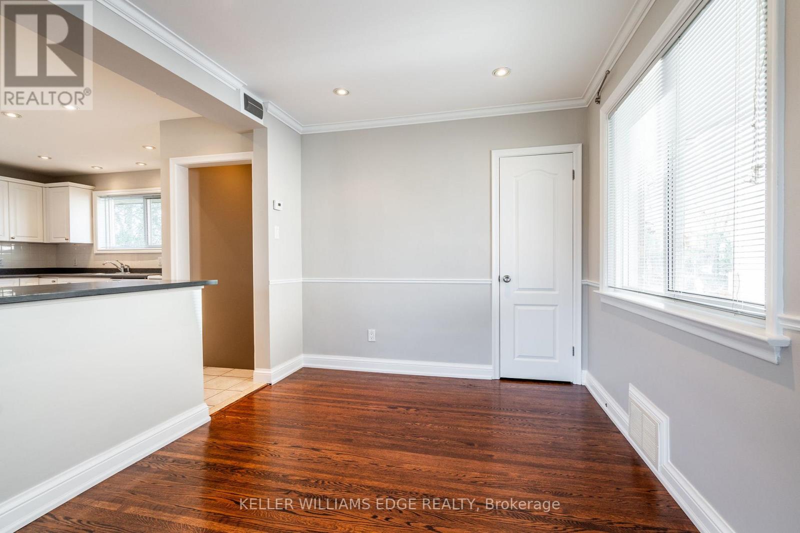 1523 Constance Drive, Oakville, Ontario  L6J 2T8 - Photo 10 - W12566094