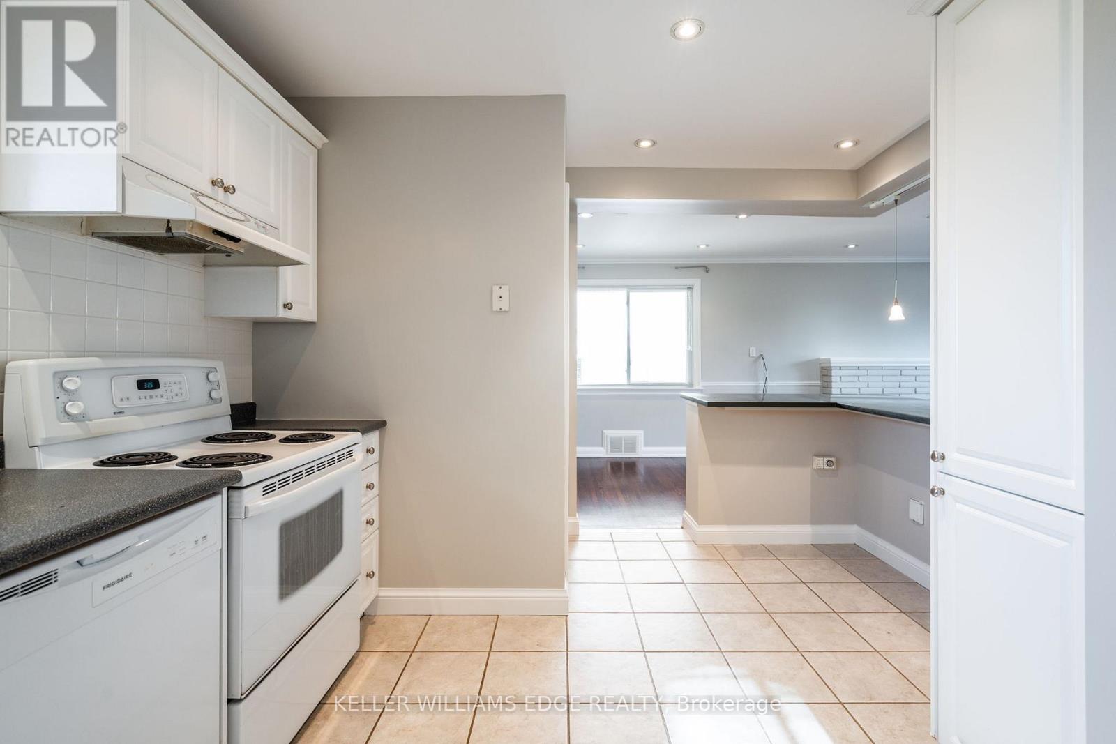 1523 Constance Drive, Oakville, Ontario  L6J 2T8 - Photo 15 - W12566094