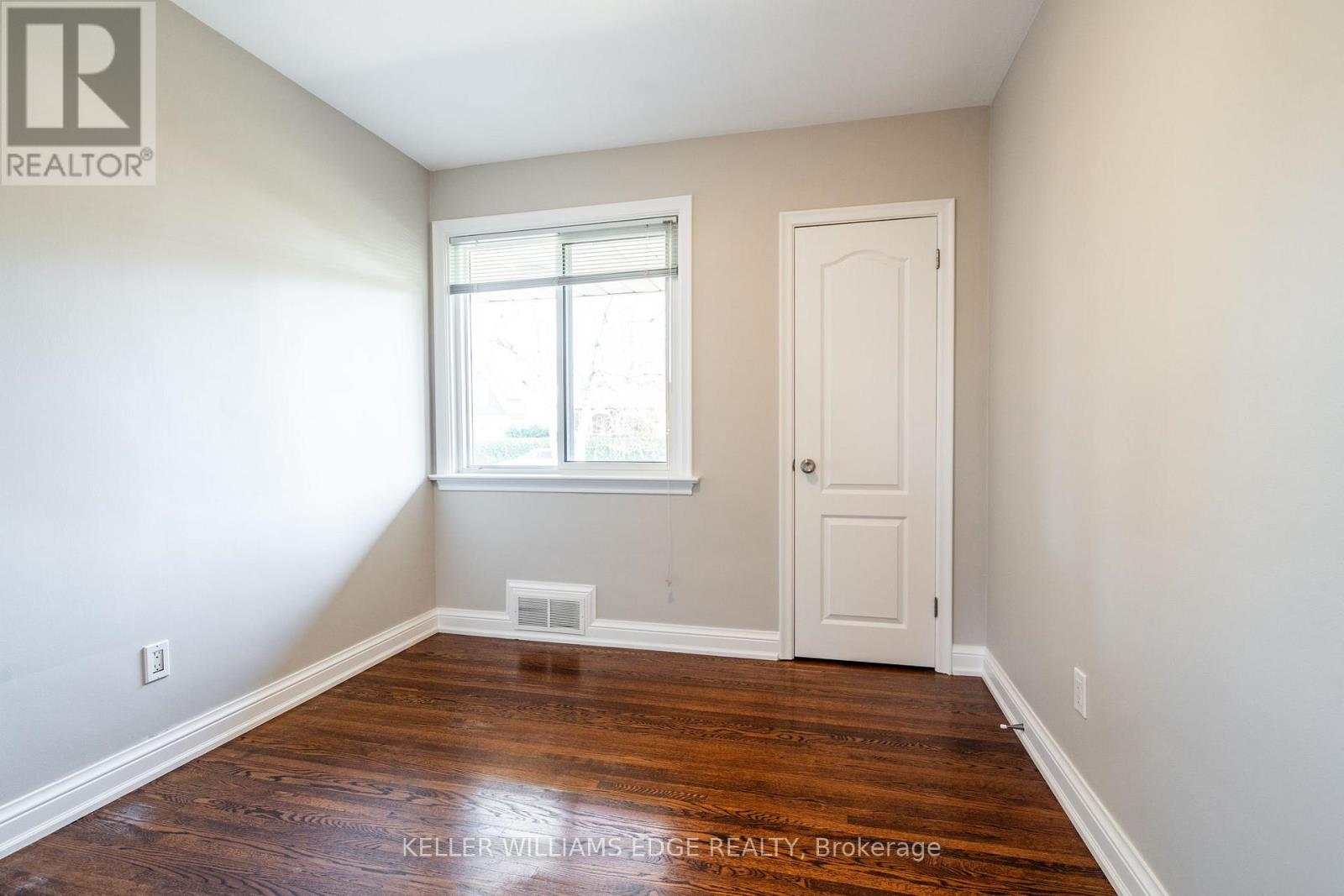 1523 Constance Drive, Oakville, Ontario  L6J 2T8 - Photo 16 - W12566094