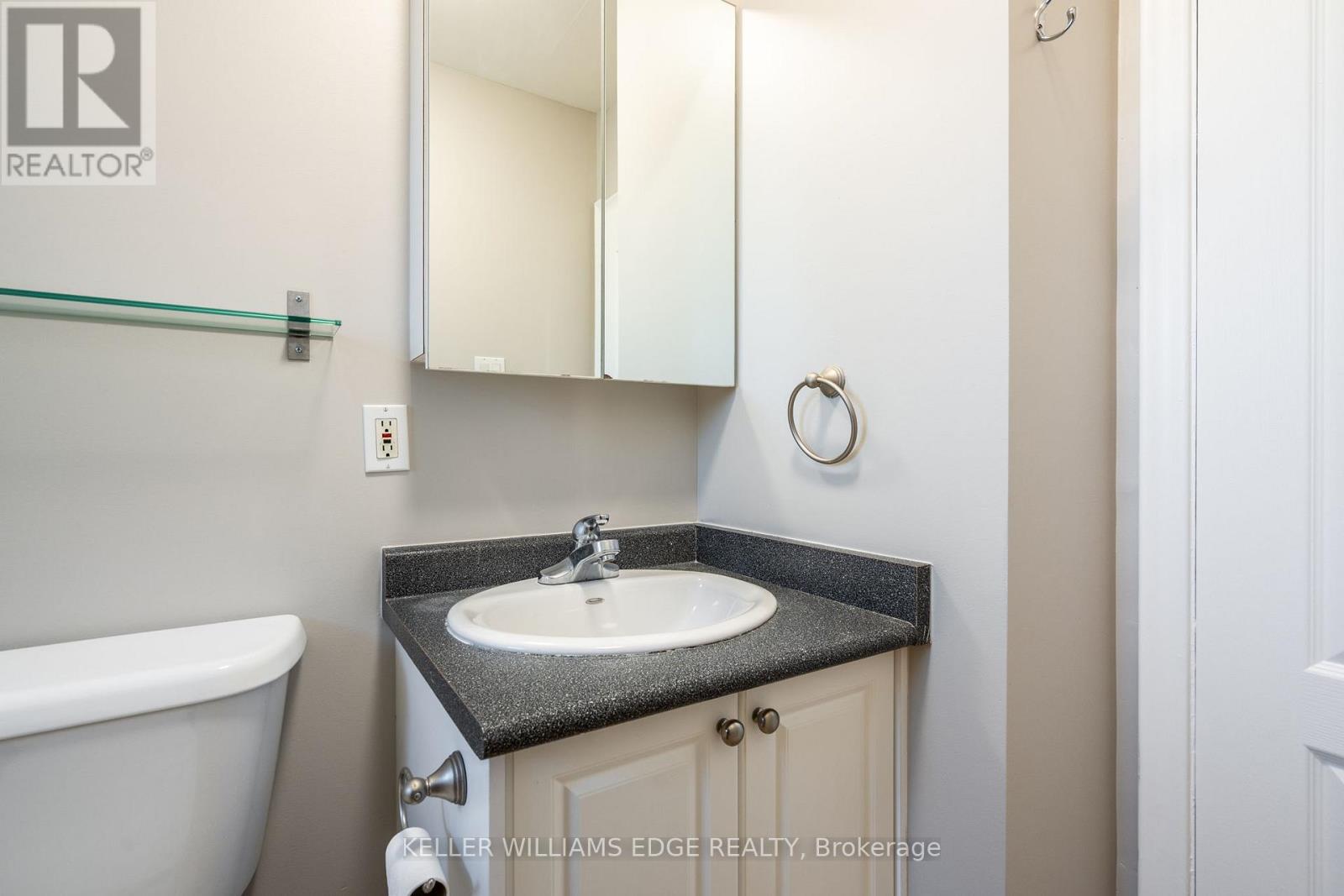 1523 Constance Drive, Oakville, Ontario  L6J 2T8 - Photo 24 - W12566094