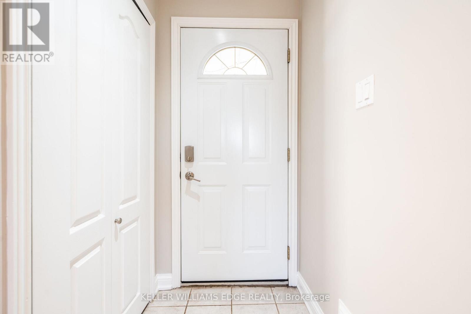 1523 Constance Drive, Oakville, Ontario  L6J 2T8 - Photo 5 - W12566094