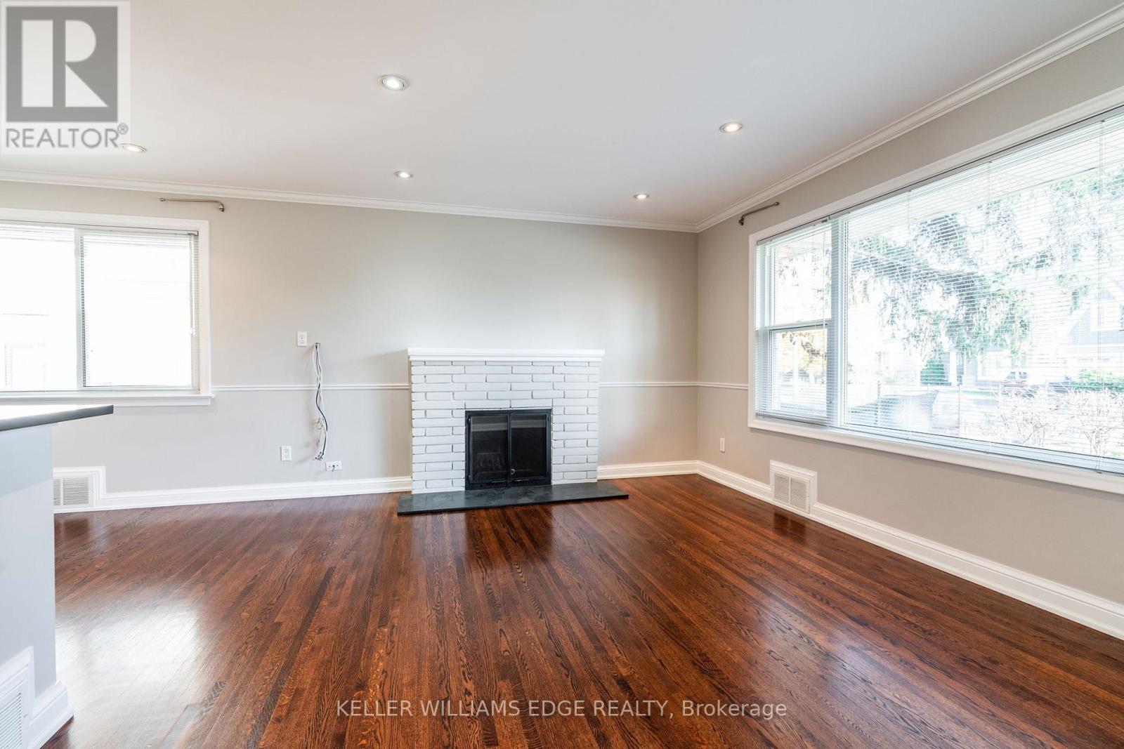 1523 Constance Drive, Oakville, Ontario  L6J 2T8 - Photo 7 - W12566094