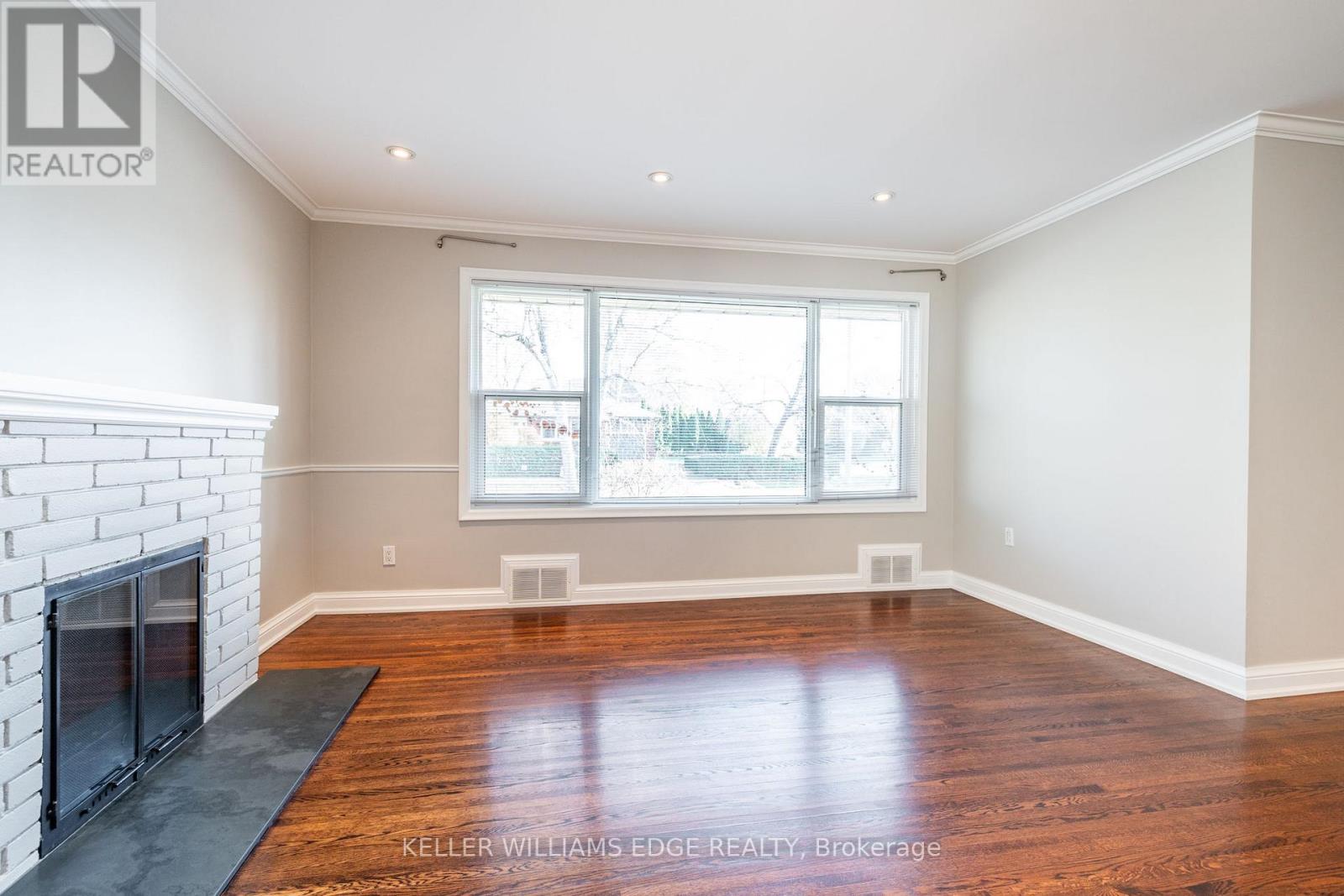 1523 Constance Drive, Oakville, Ontario  L6J 2T8 - Photo 9 - W12566094