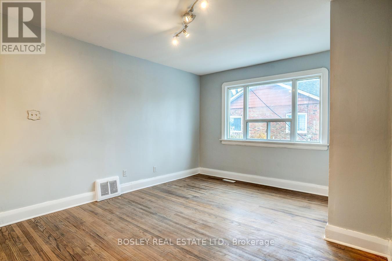 9 Thirty Eighth Street, Toronto, Ontario  M8W 3M1 - Photo 9 - W12566108