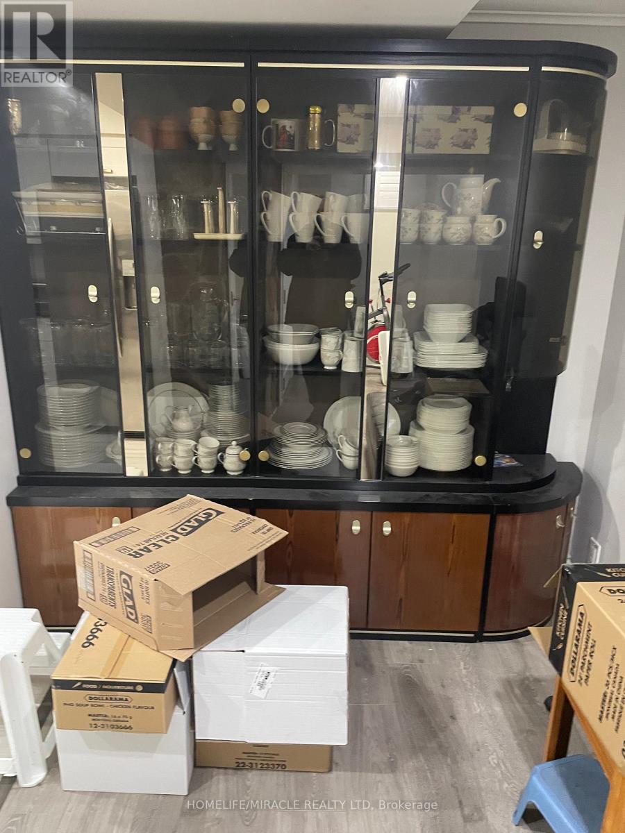 1-847 Runnymede Road, Toronto, Ontario  M6N 3W1 - Photo 5 - W12566112