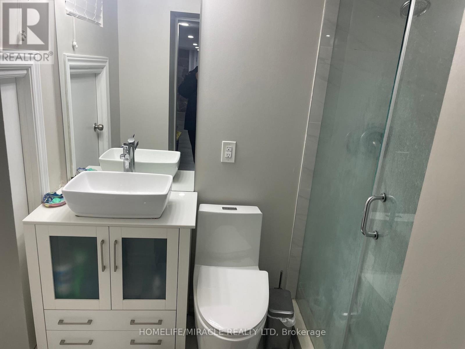 1-847 Runnymede Road, Toronto, Ontario  M6N 3W1 - Photo 9 - W12566112