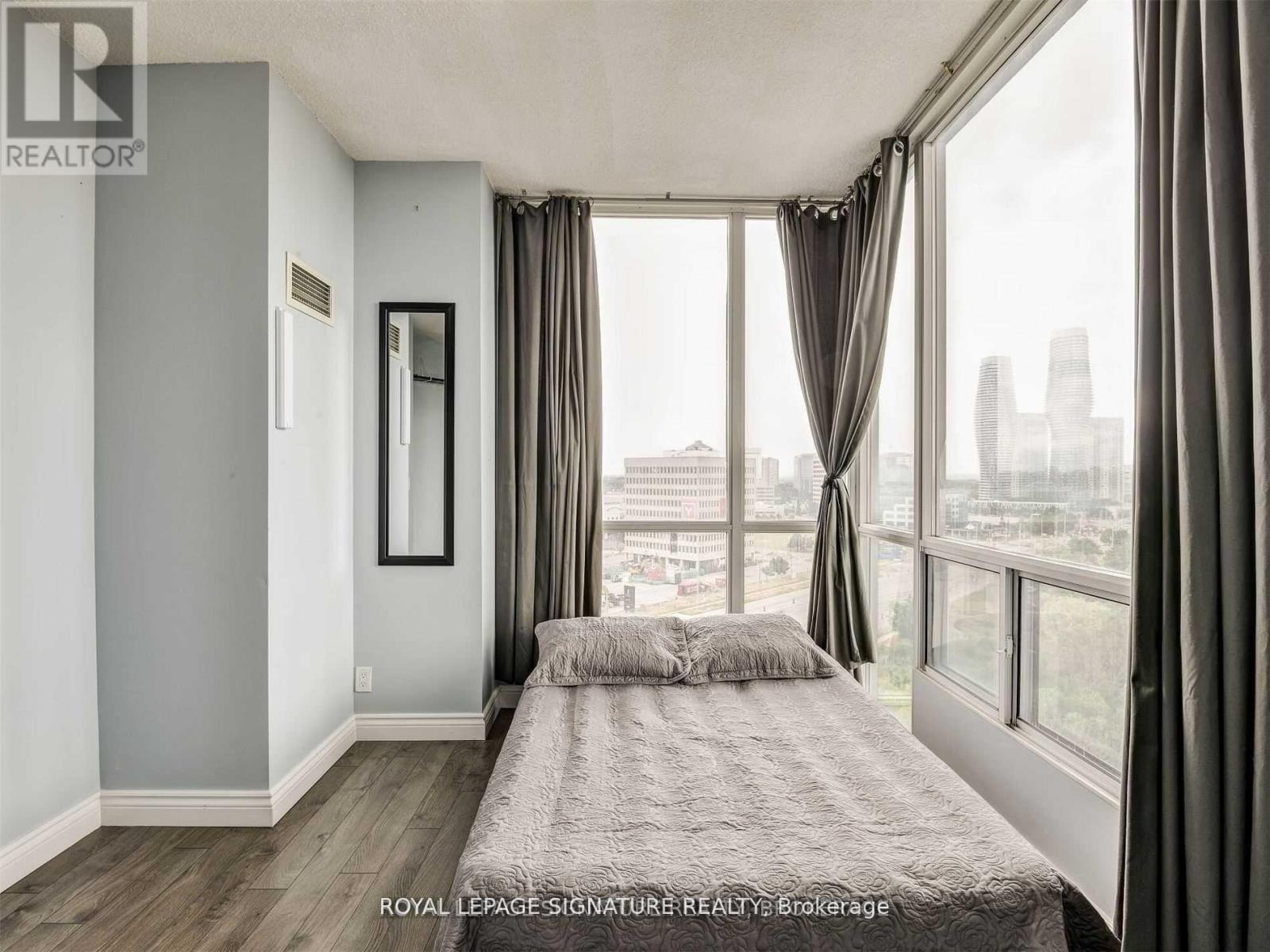 1002 - 220 Burnhamthorpe Road, Mississauga, Ontario  L5B 4N4 - Photo 15 - W12566120